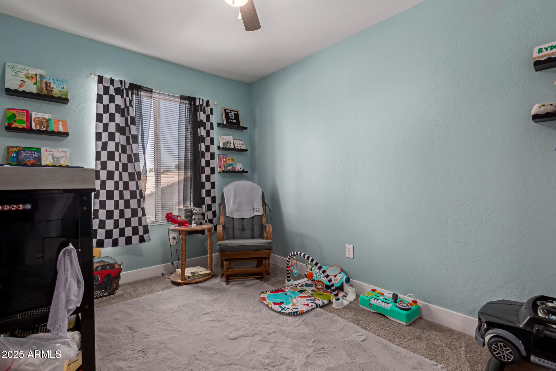 1022 N BLACKBIRD Drive