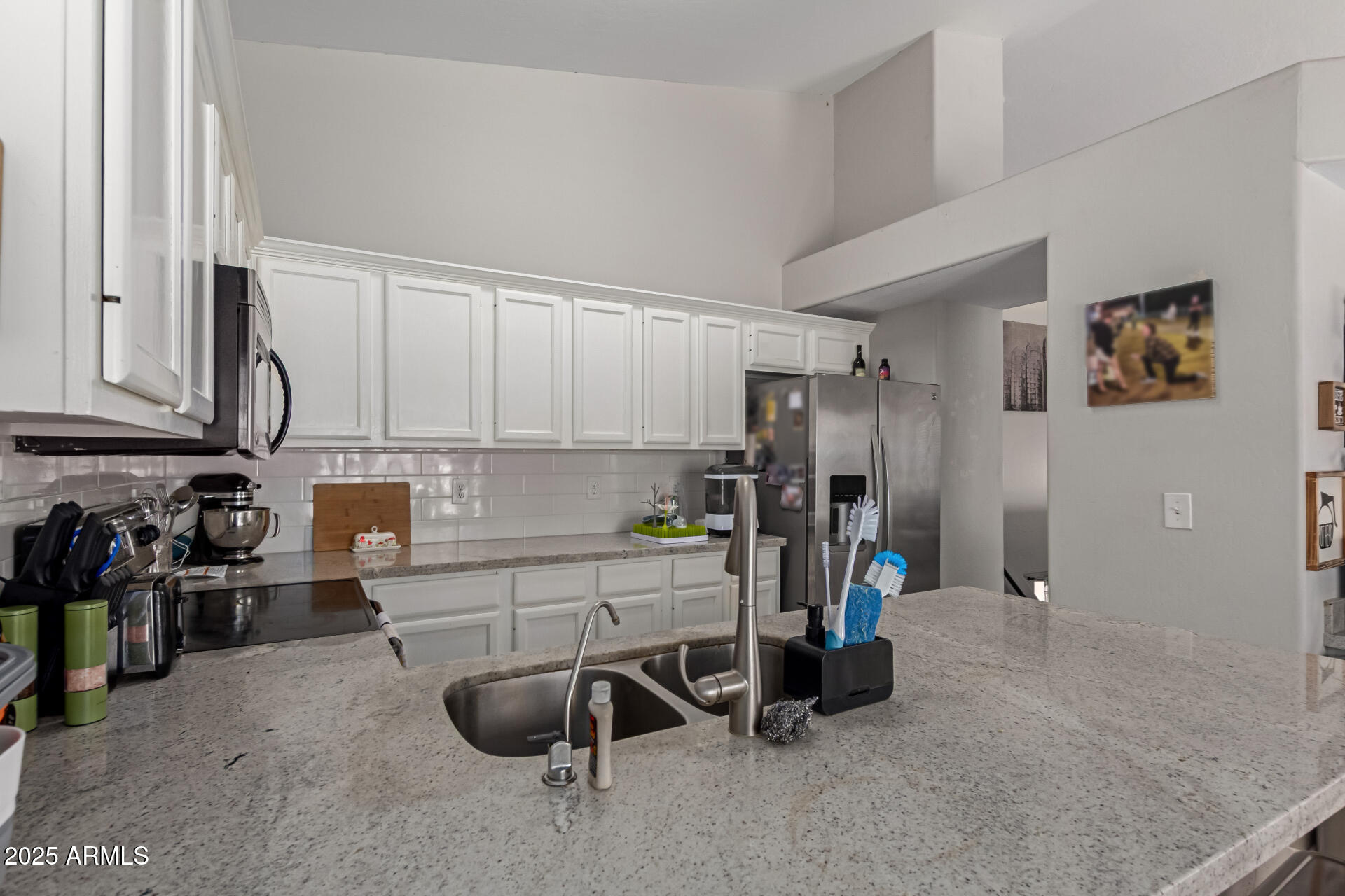 1022 N BLACKBIRD Drive