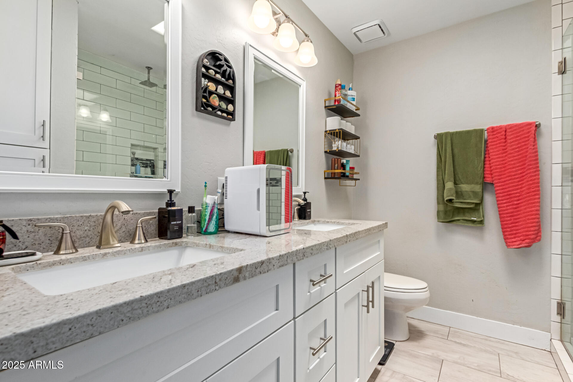 1022 N BLACKBIRD Drive