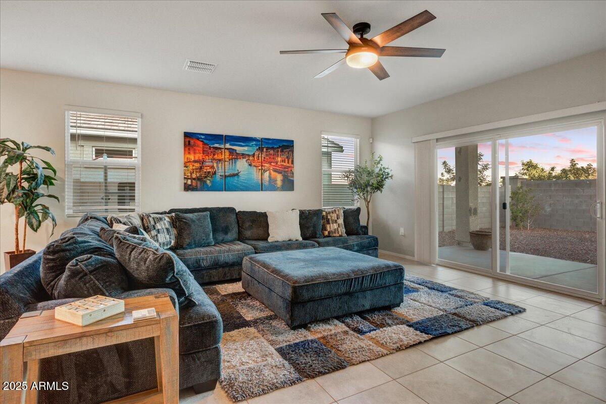 18571 W BUCKSKIN Trail