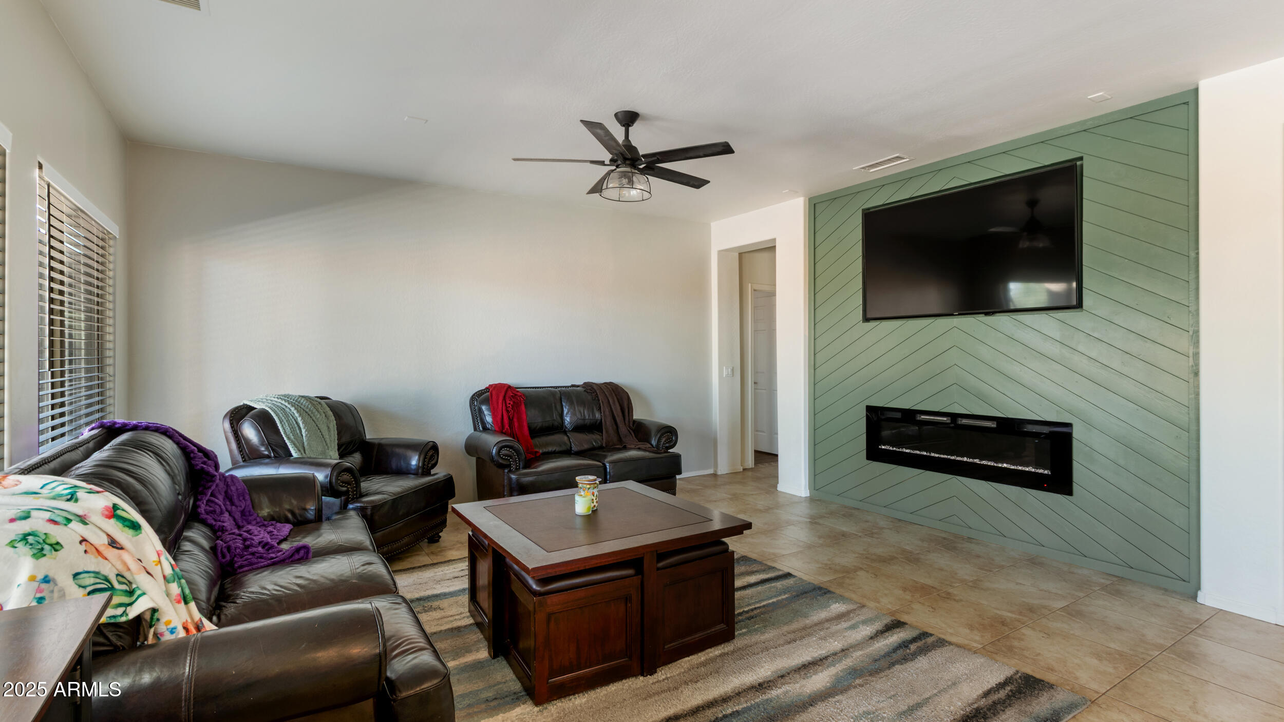 26078 W POTTER Drive