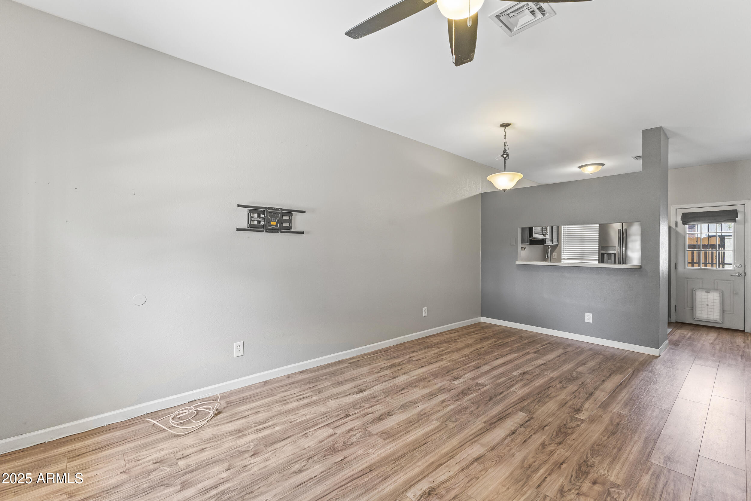 1601 N SABA Street, 318