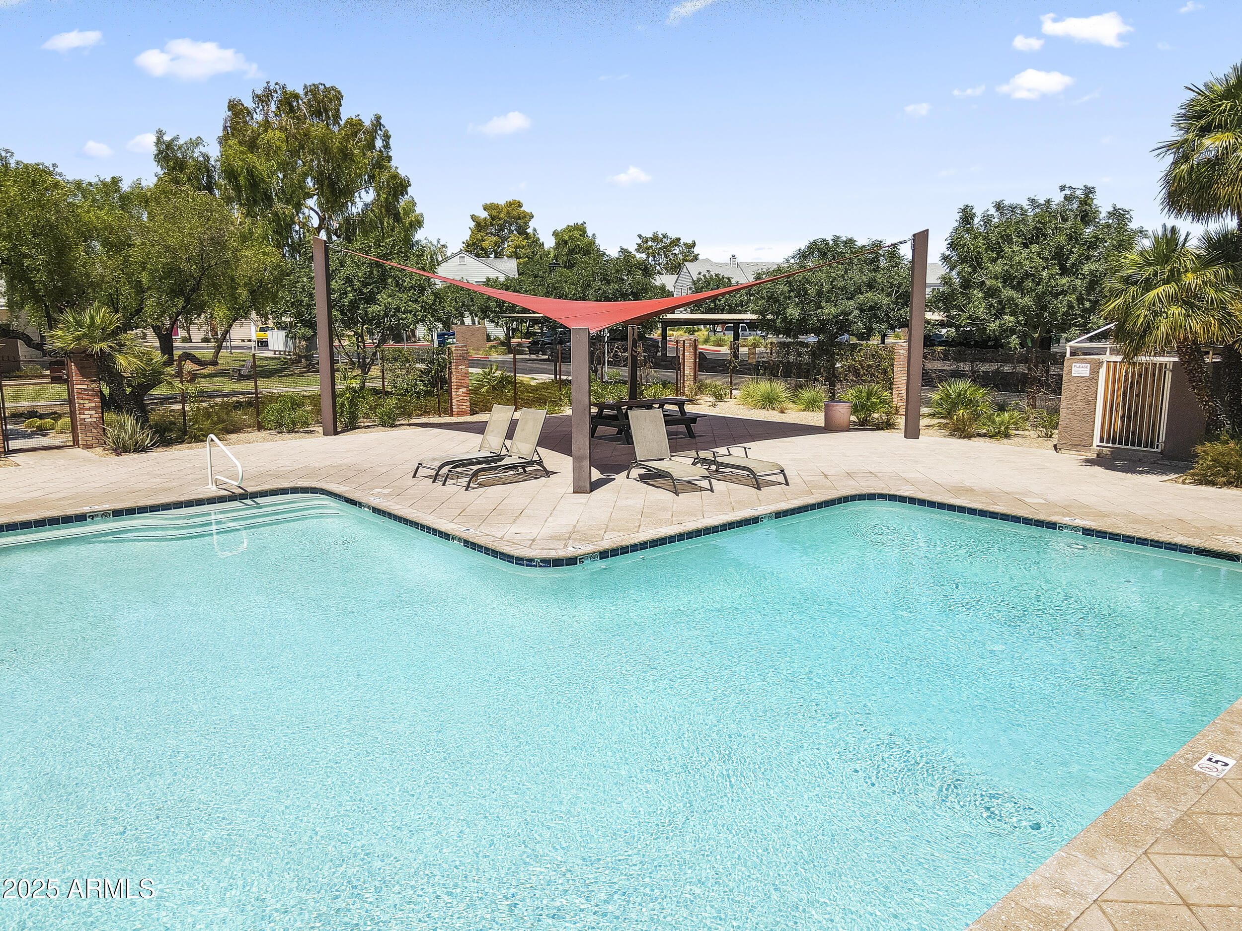 1601 N SABA Street, 318