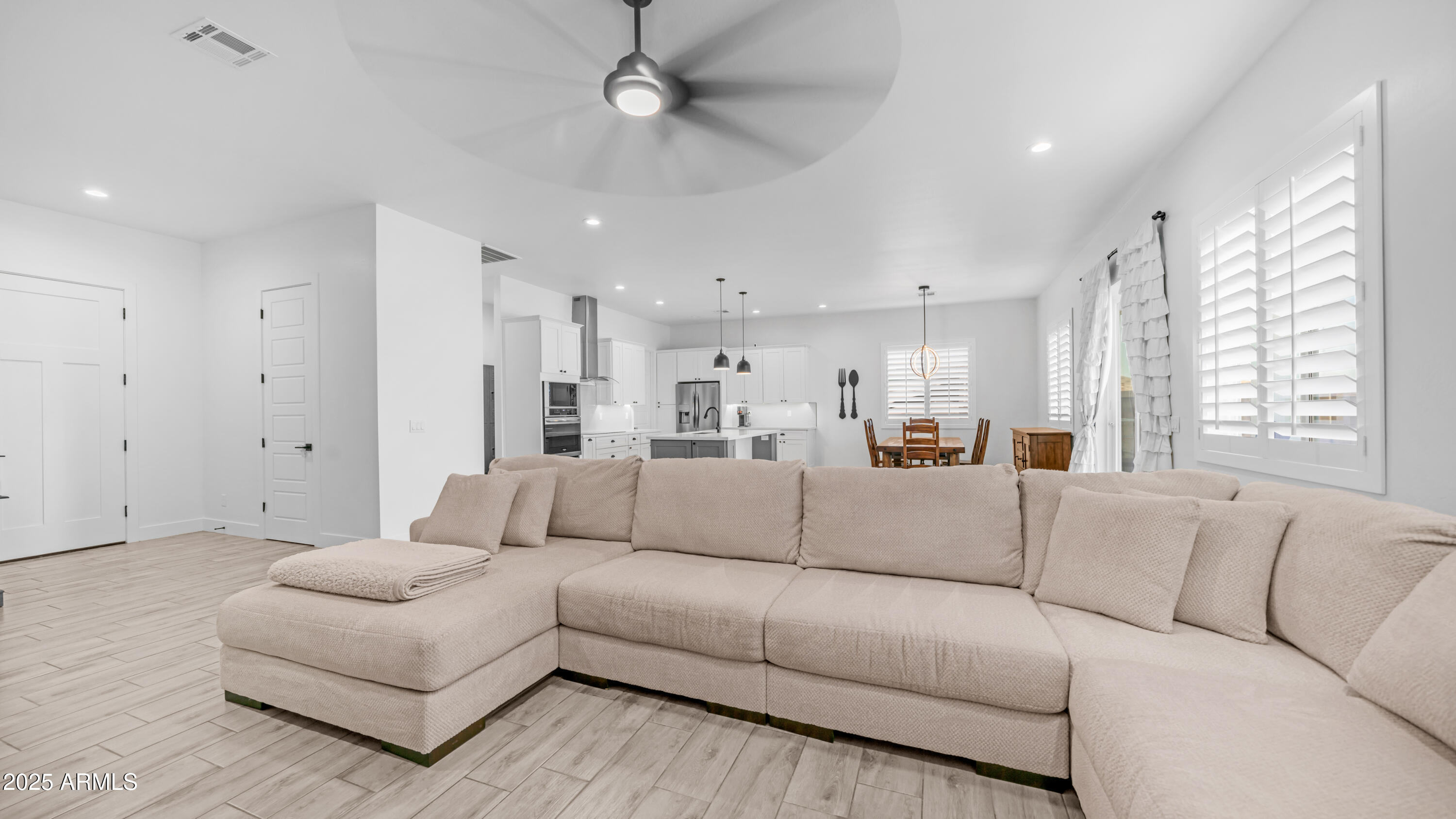 28621 N THOMPSON Road