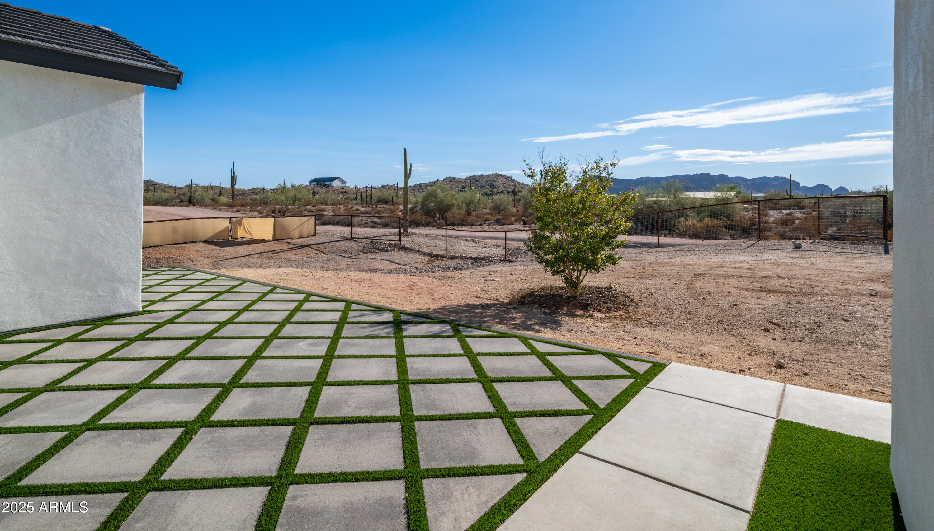 28621 N THOMPSON Road