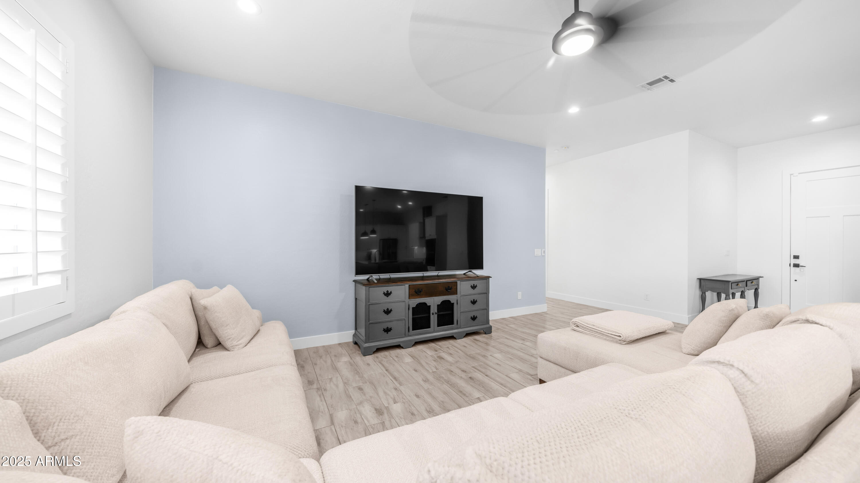 28621 N THOMPSON Road