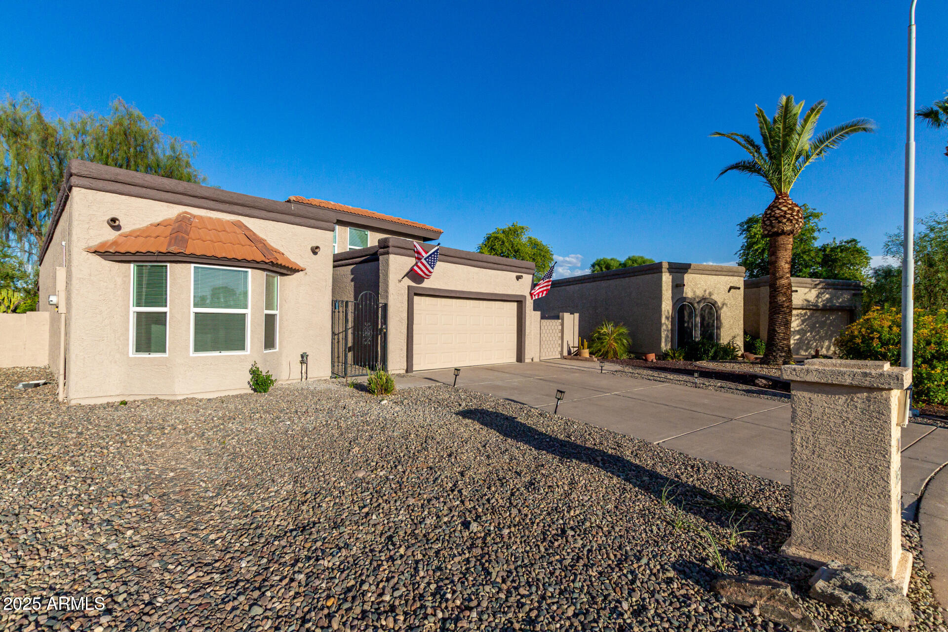 9527 E LAWNDALE Place