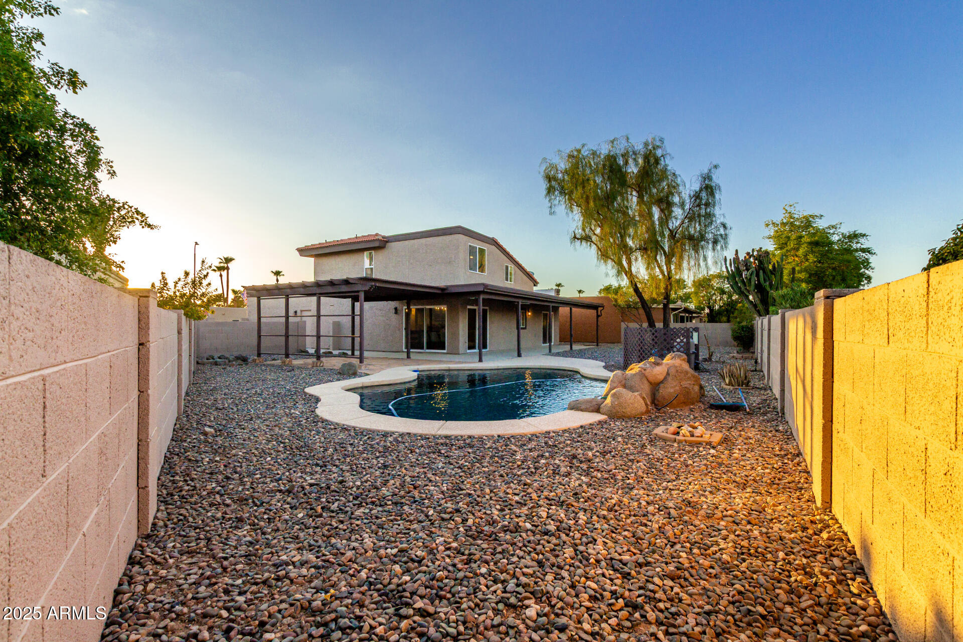 9527 E LAWNDALE Place