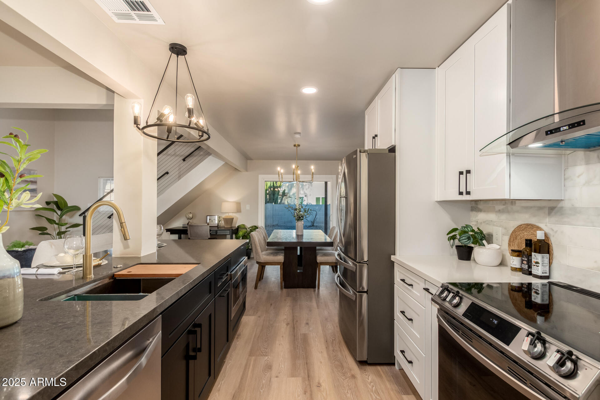 9527 E LAWNDALE Place