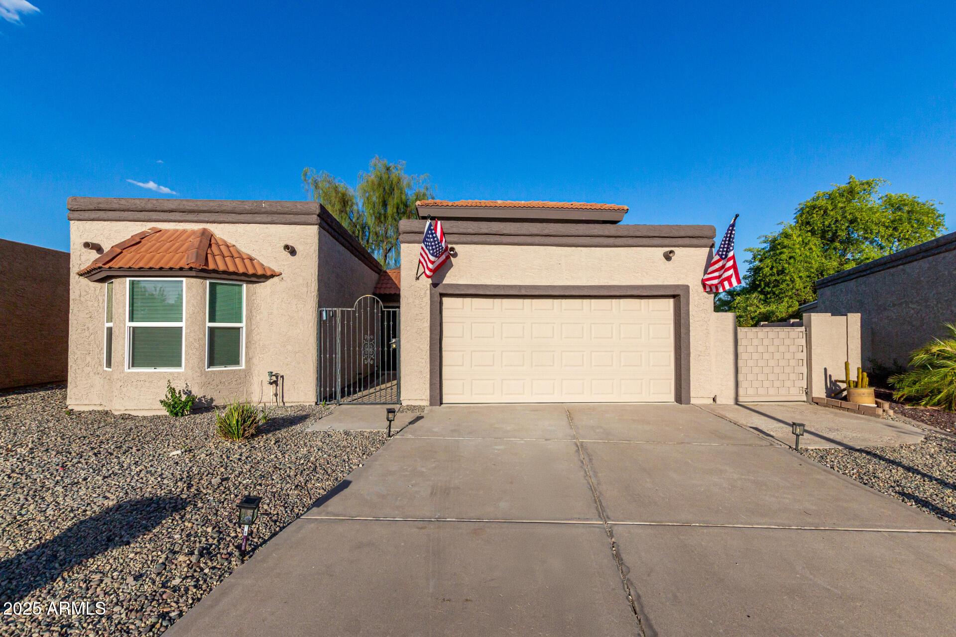 9527 E LAWNDALE Place