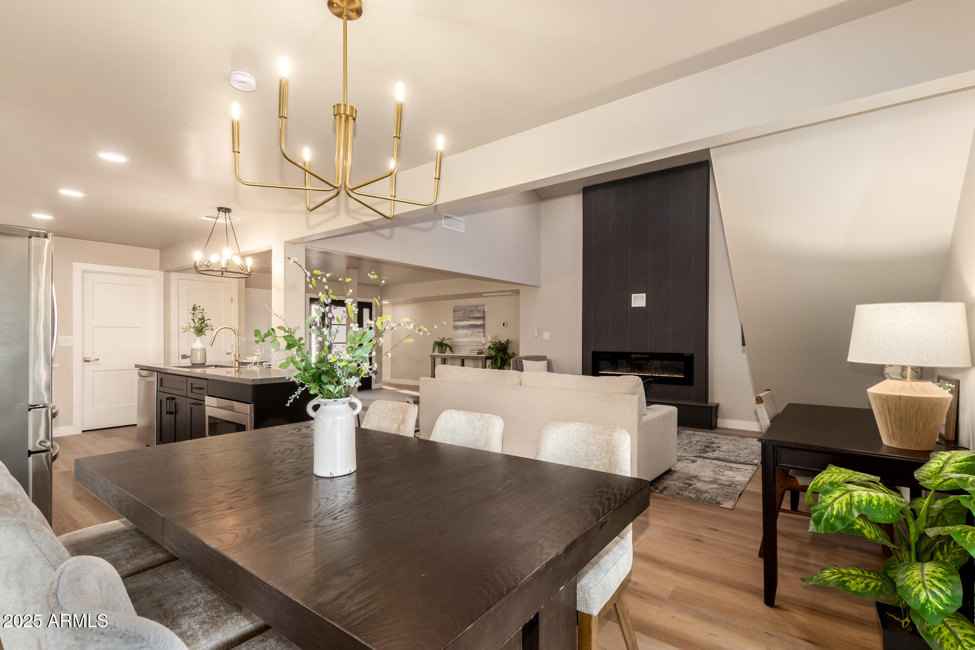 9527 E LAWNDALE Place