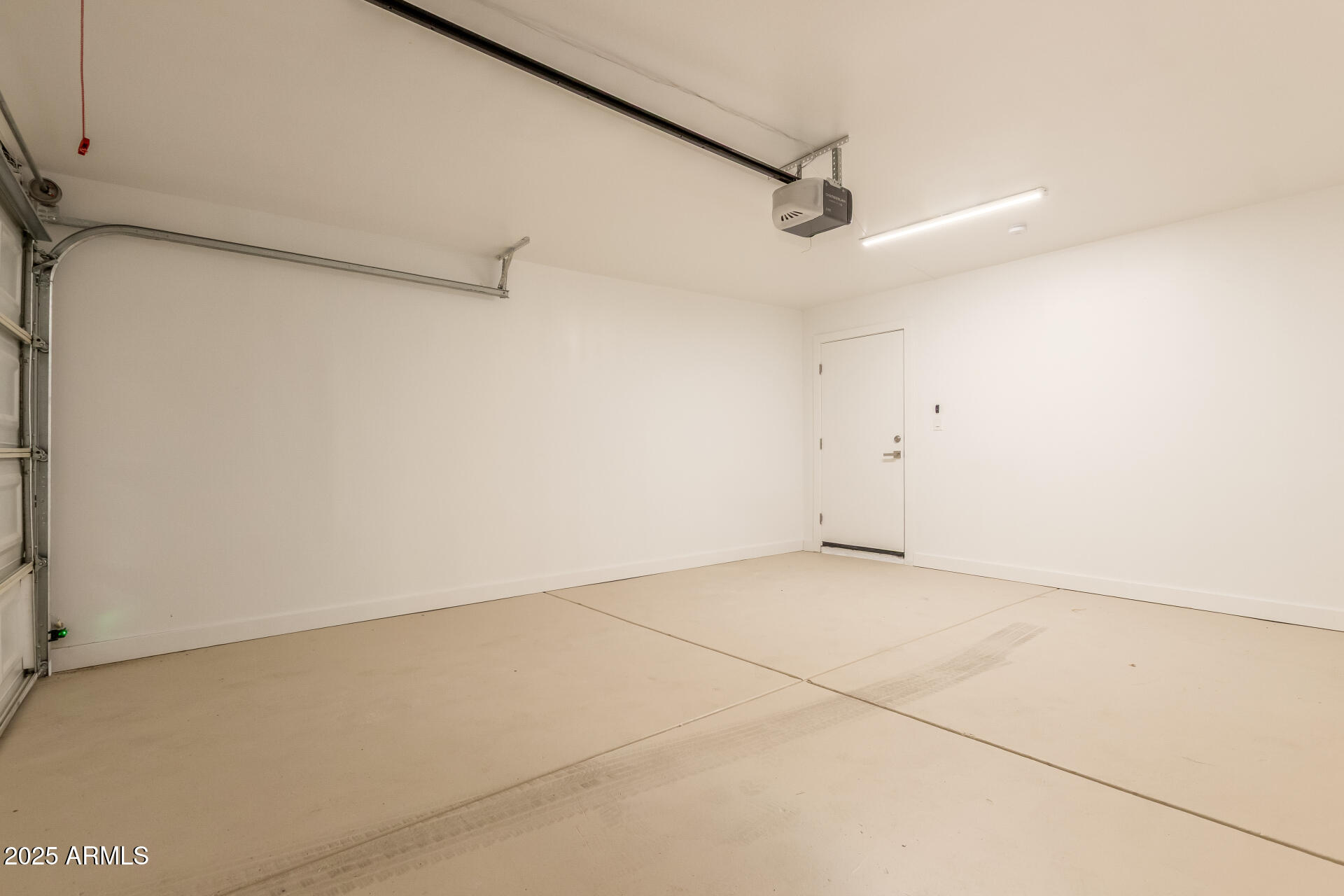 9527 E LAWNDALE Place