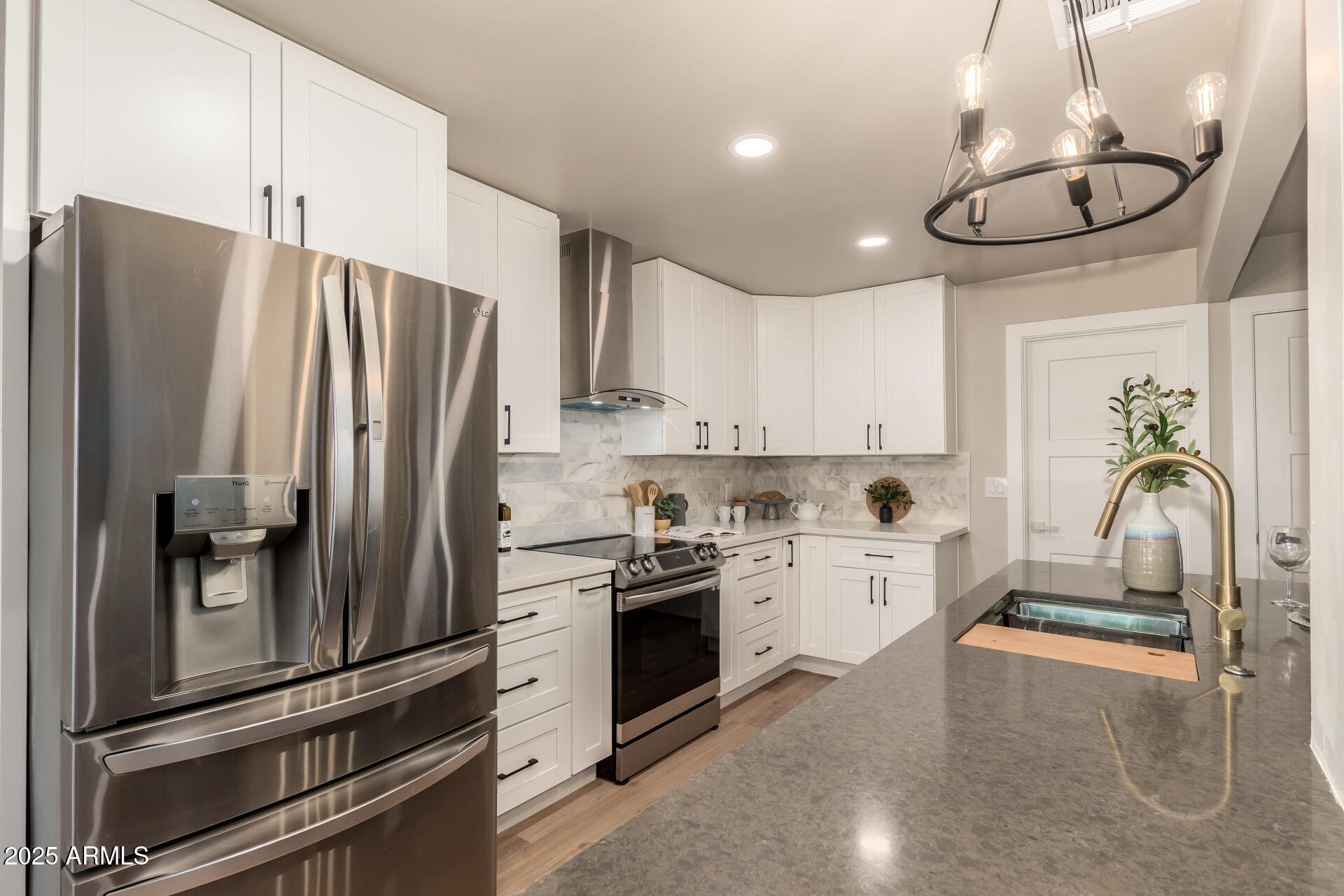 9527 E LAWNDALE Place