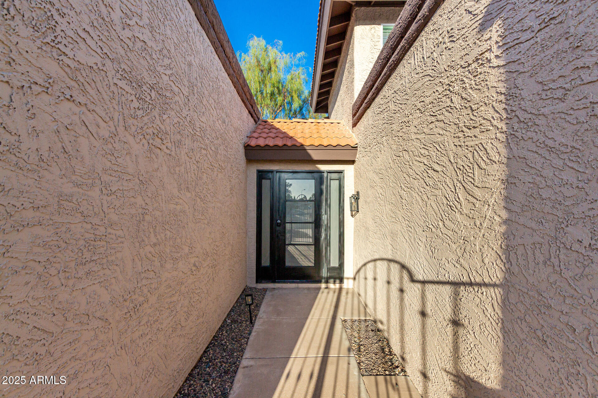 9527 E LAWNDALE Place