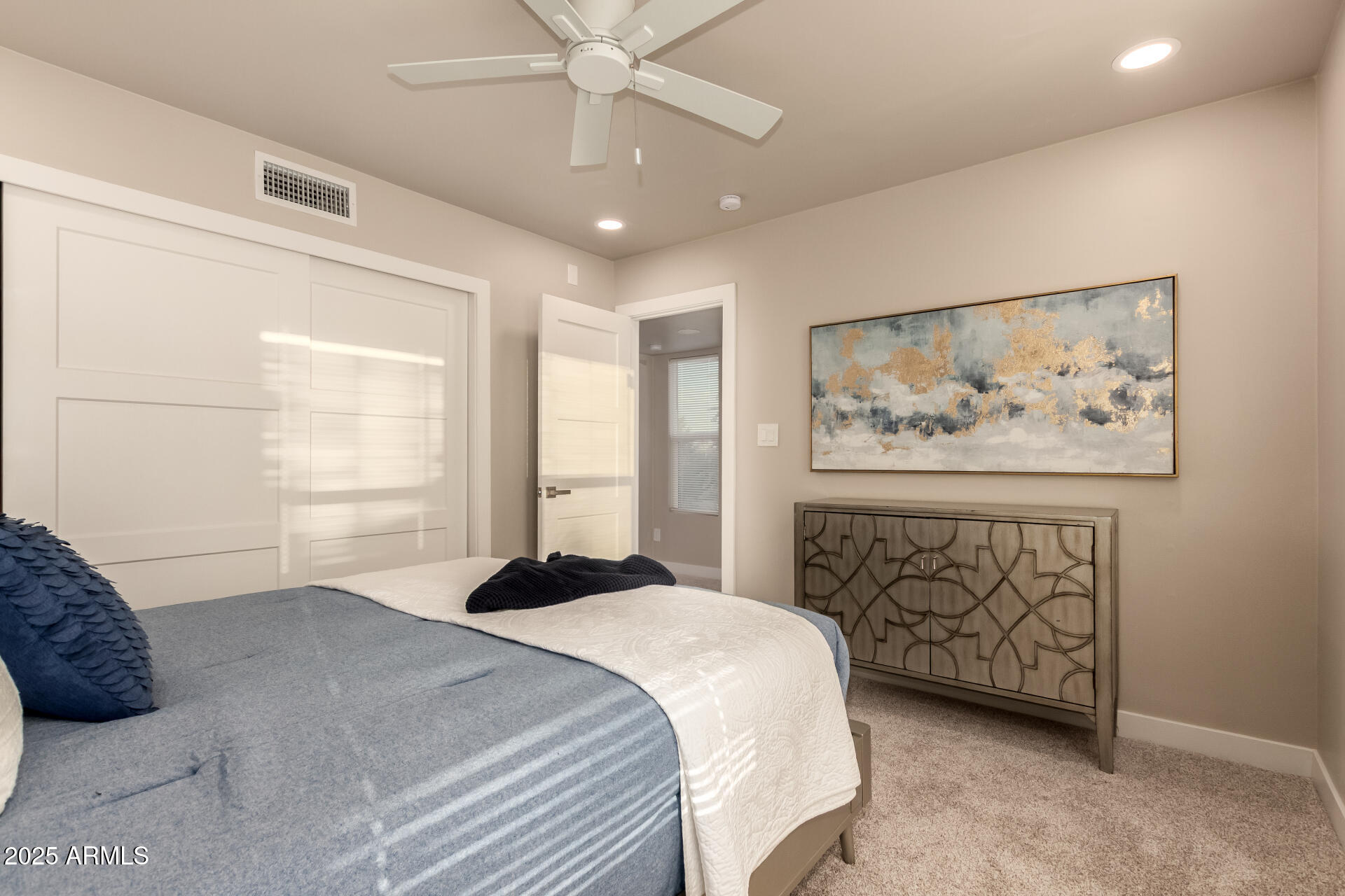 9527 E LAWNDALE Place