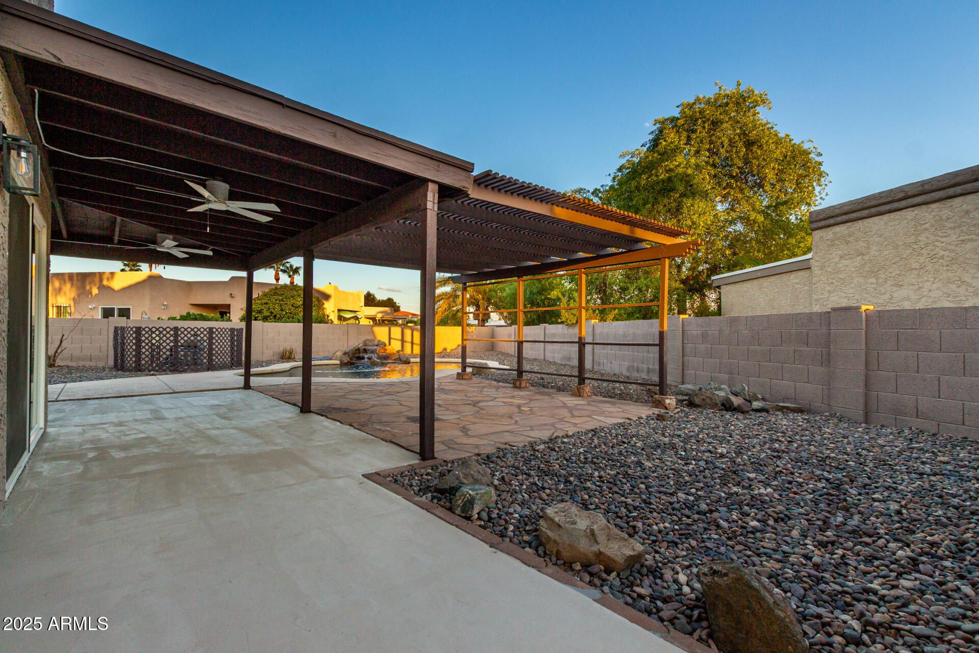 9527 E LAWNDALE Place