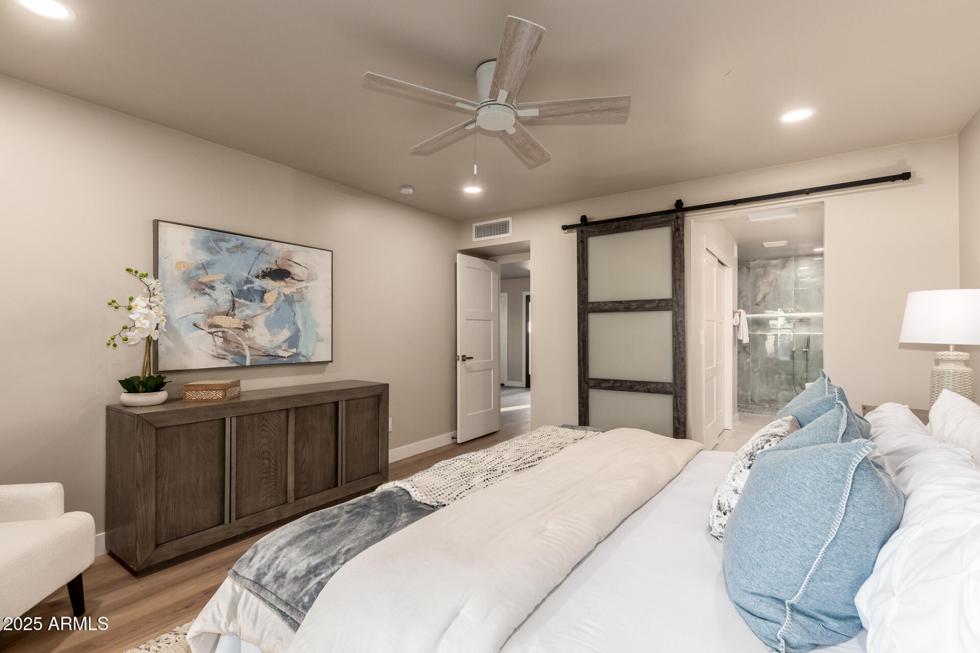 9527 E LAWNDALE Place