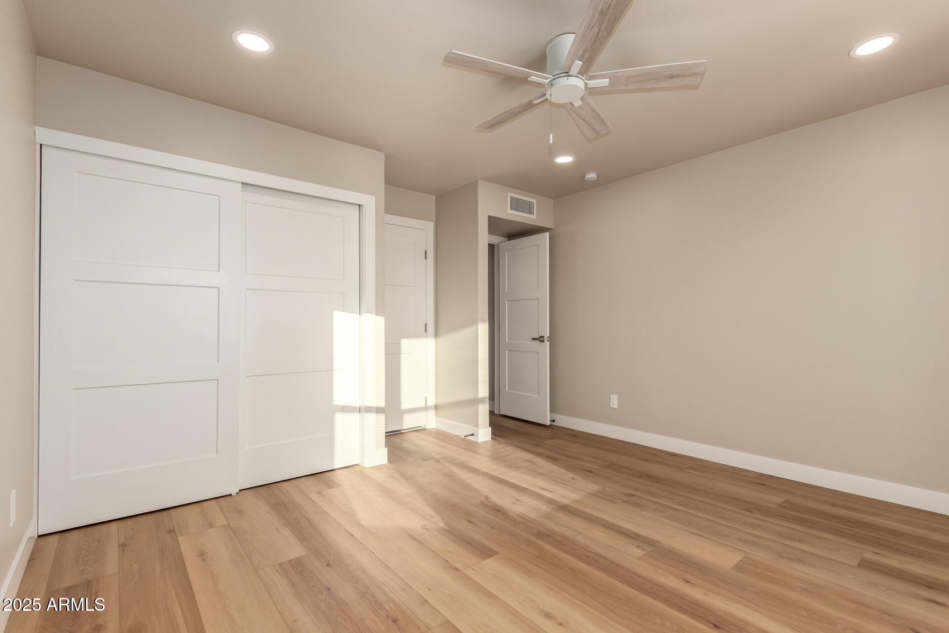 9527 E LAWNDALE Place