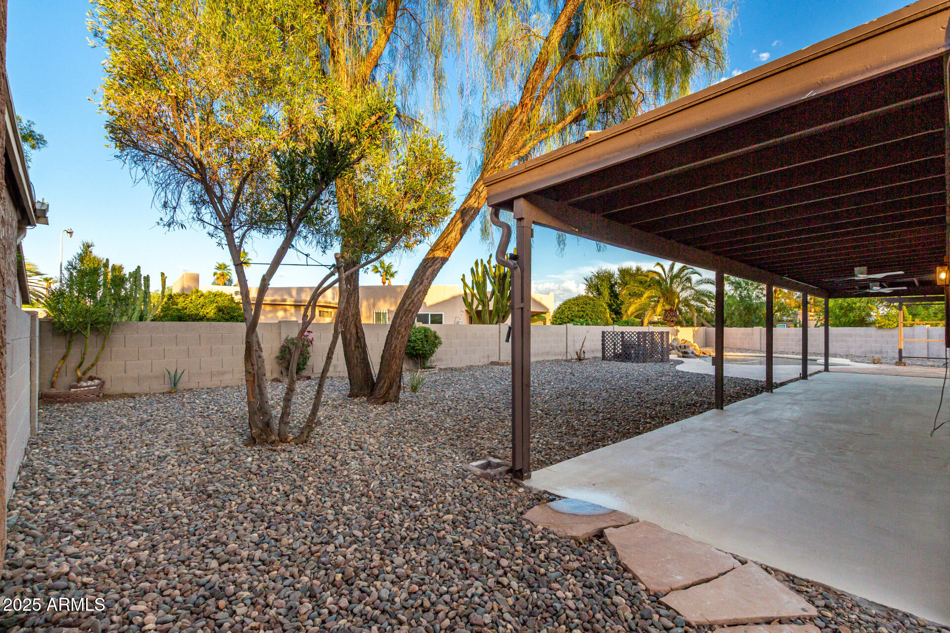 9527 E LAWNDALE Place