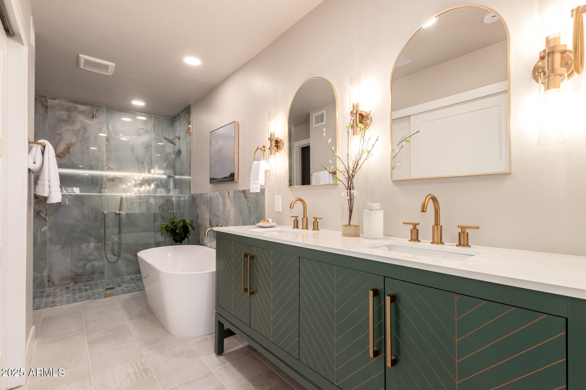 9527 E LAWNDALE Place