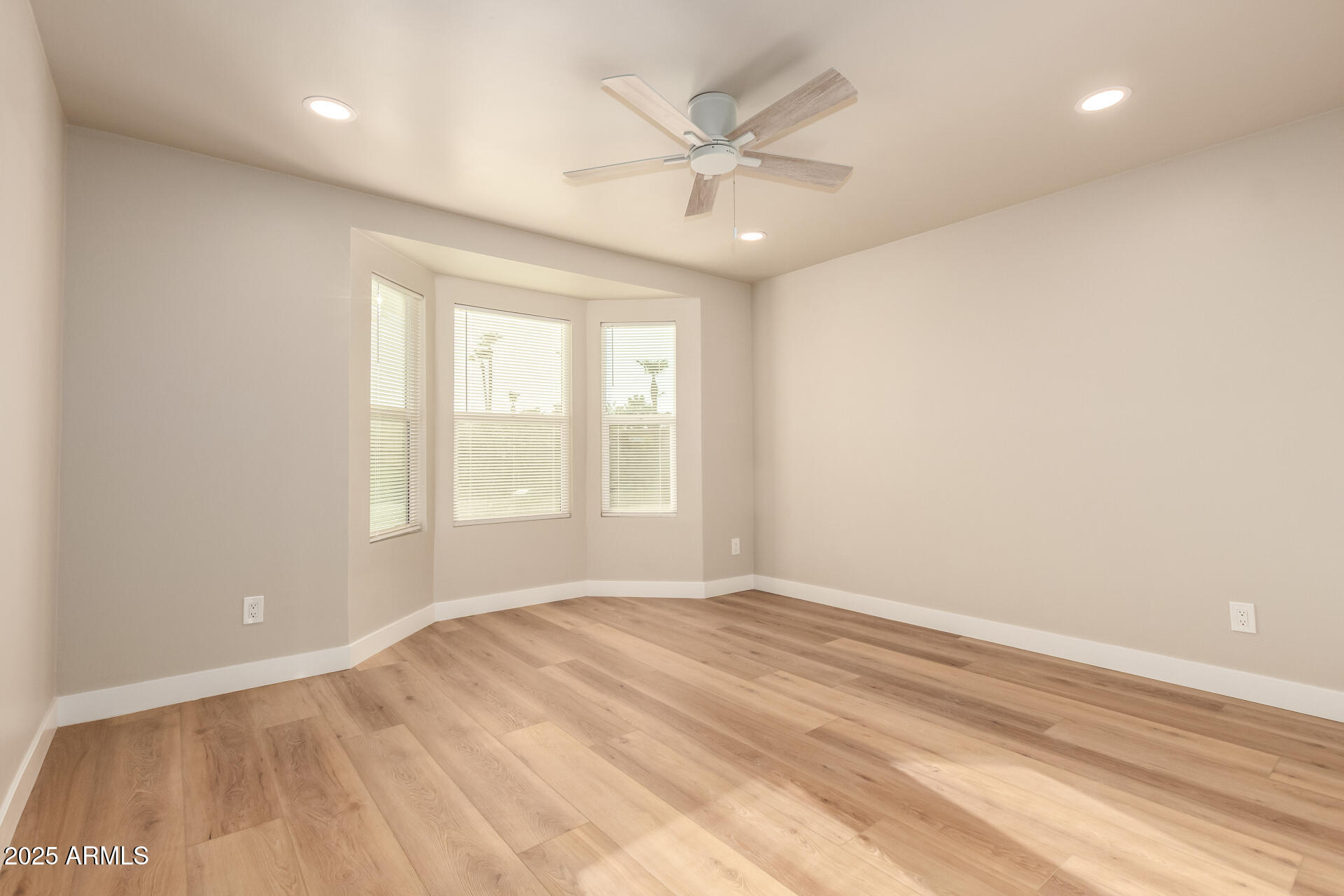 9527 E LAWNDALE Place