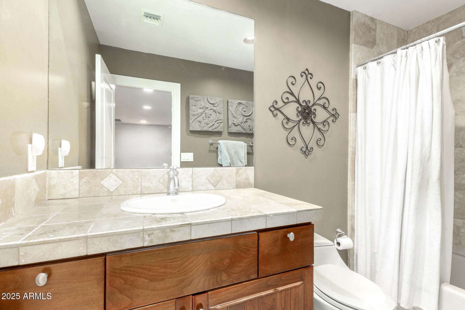 8102 E SERENE Street