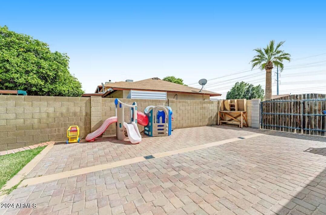 4258 E DECATUR Street