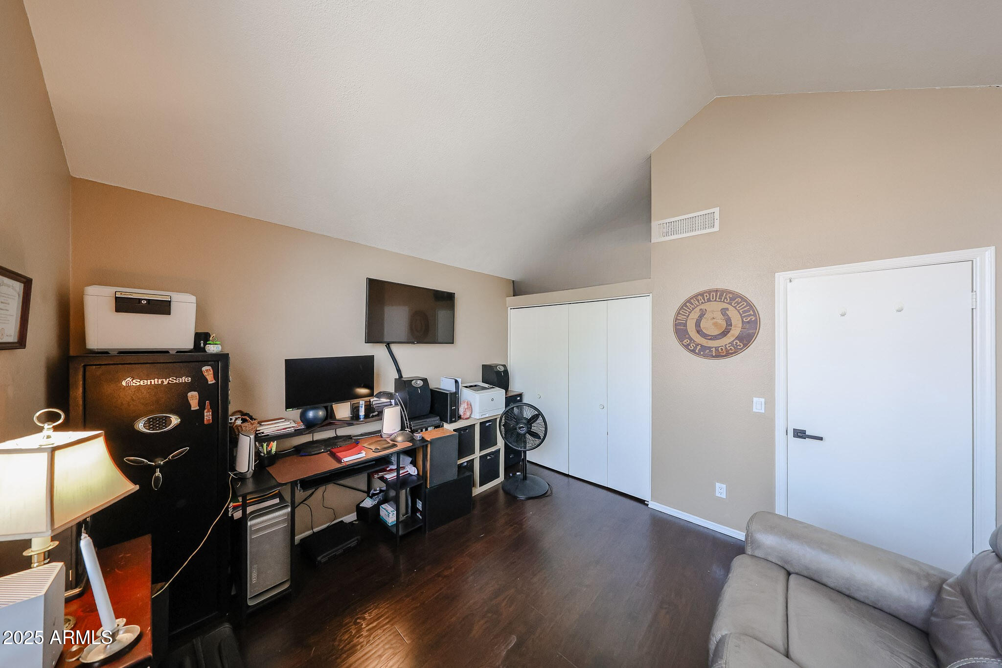 4901 E KELTON Lane, 1205