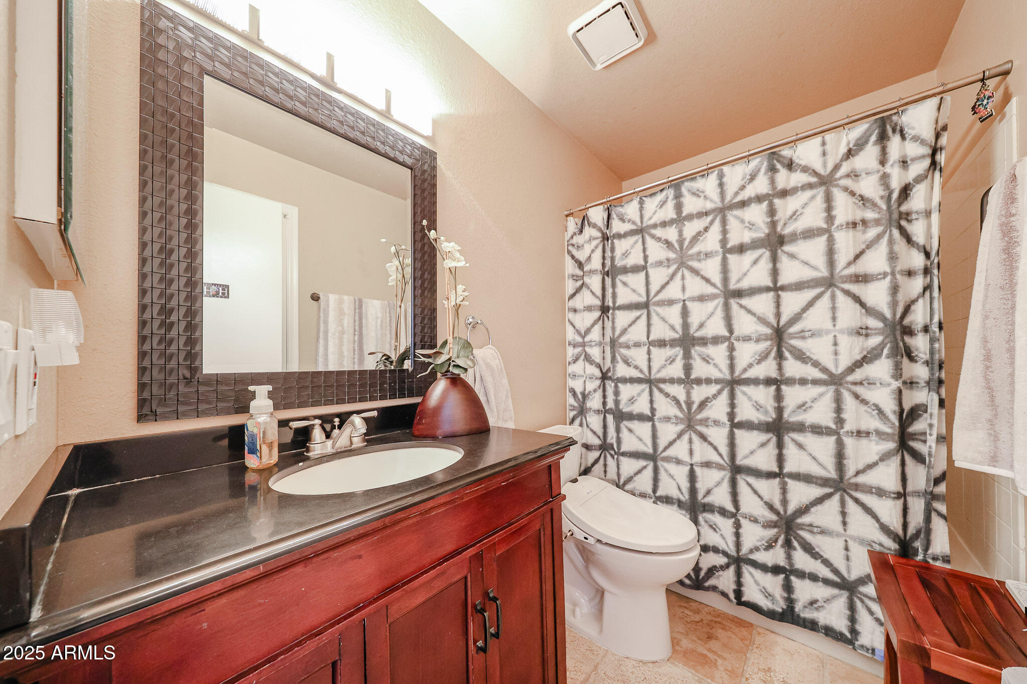 4901 E KELTON Lane, 1205