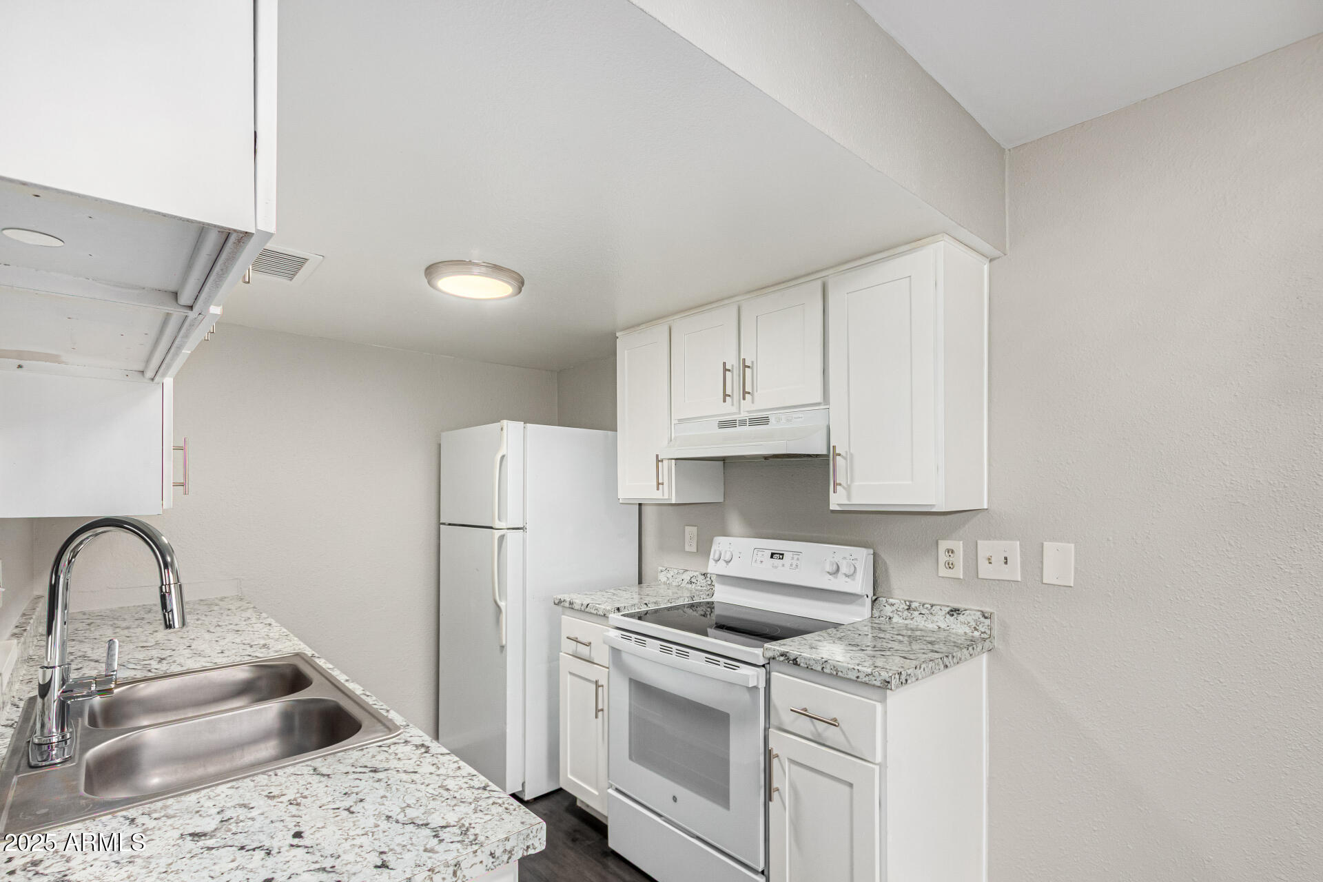 2133 W TURNEY Avenue, D76