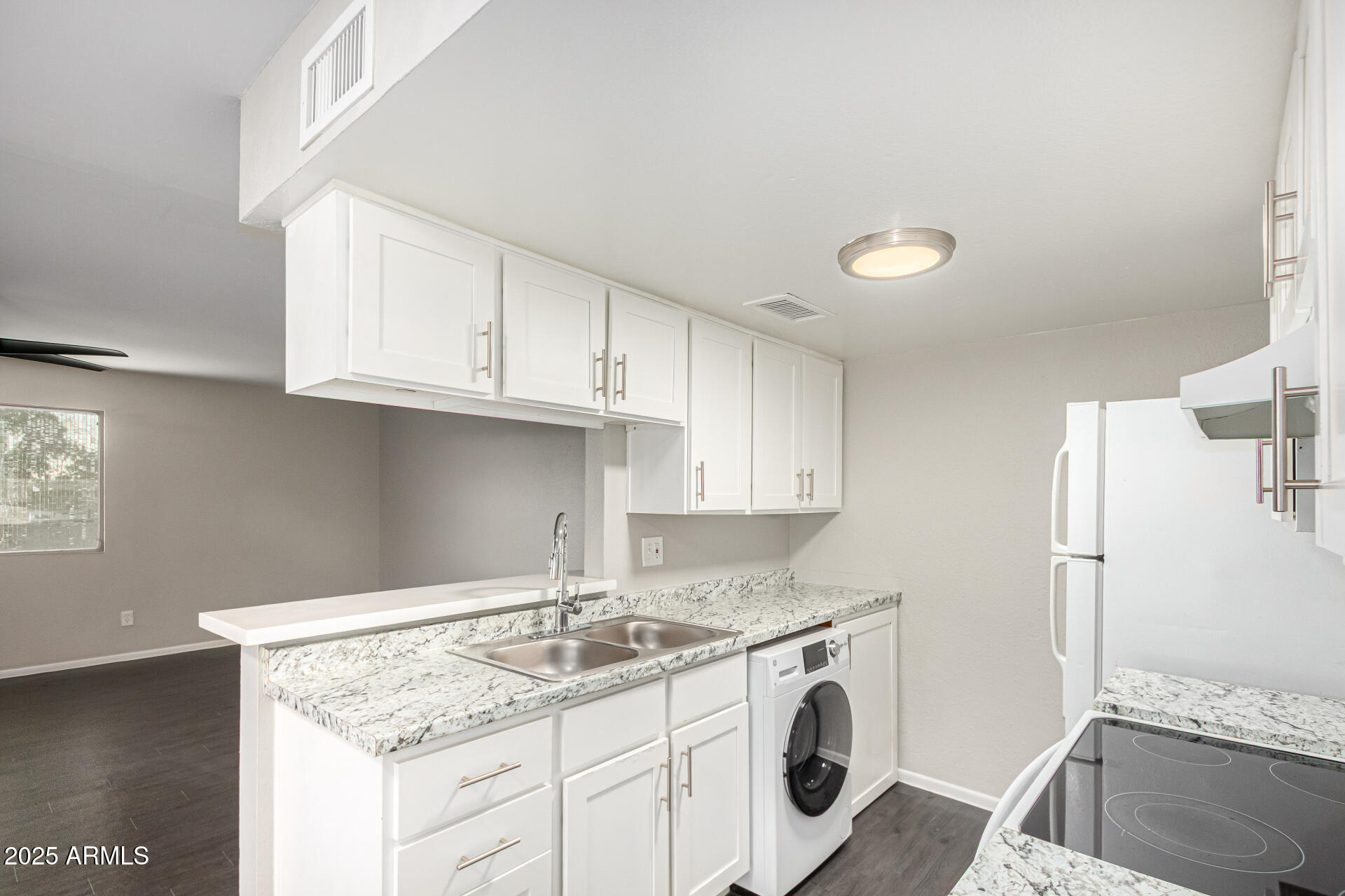 2133 W TURNEY Avenue, D76