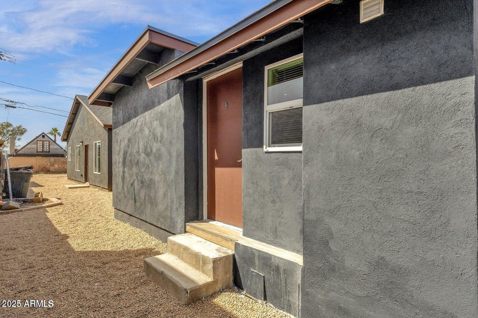 1341 E WILLETTA Street, B