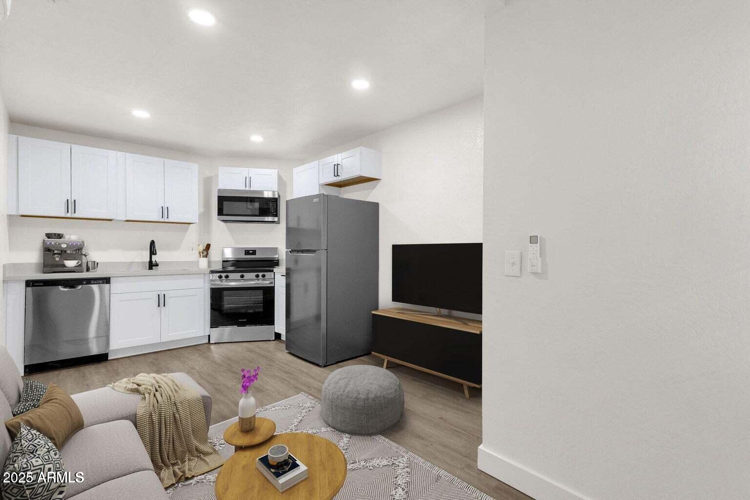 1341 E WILLETTA Street, B