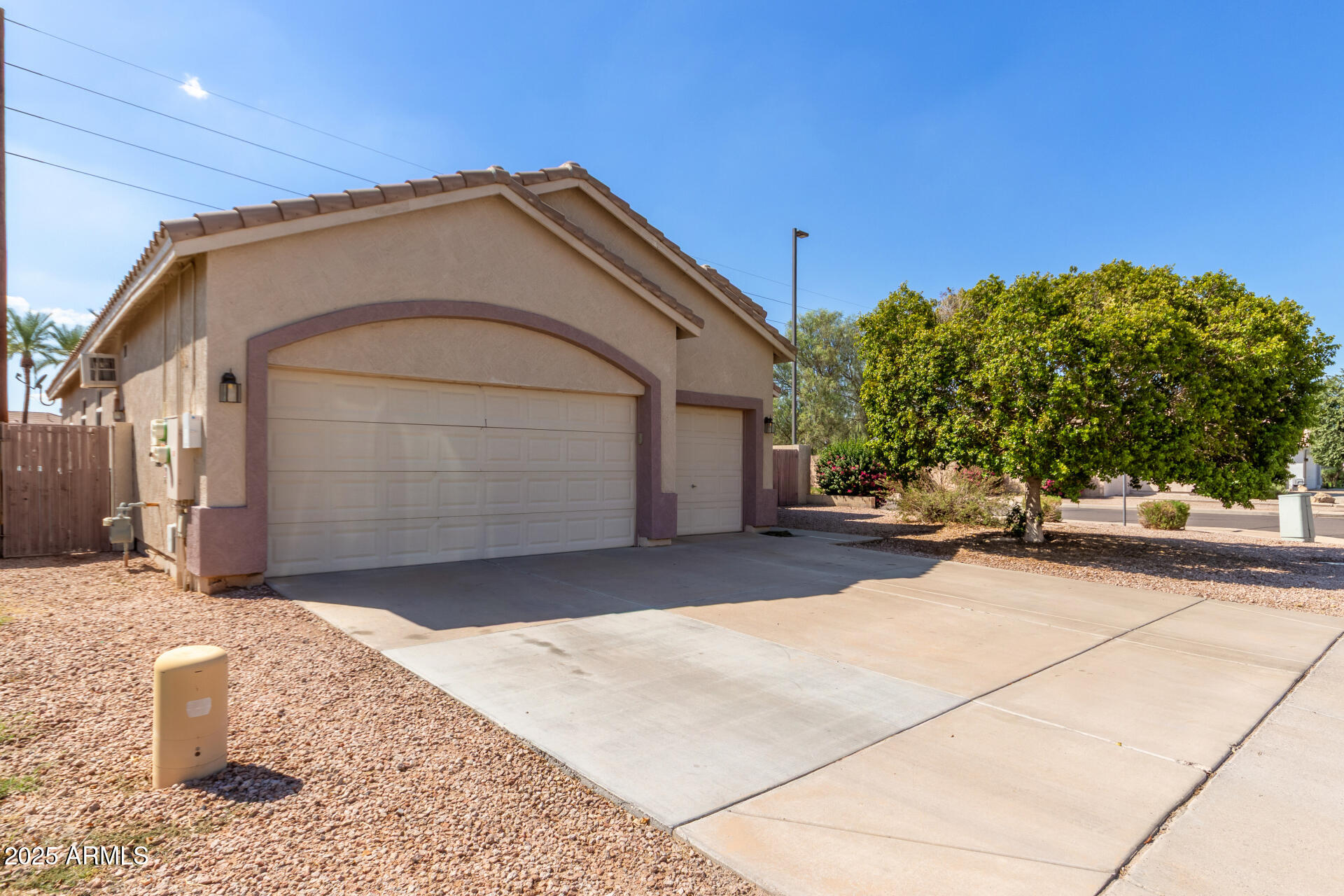 1818 S SADDLE Street