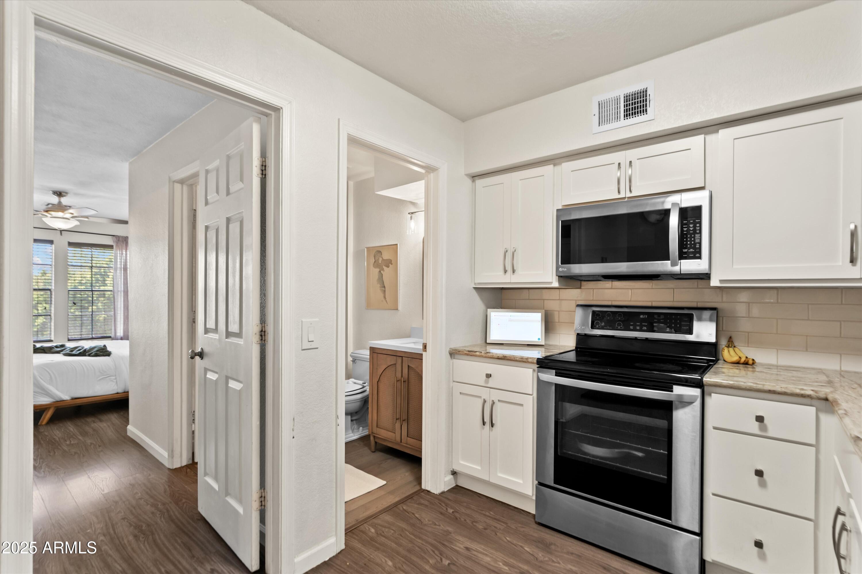 2333 E Southern Avenue, 2067