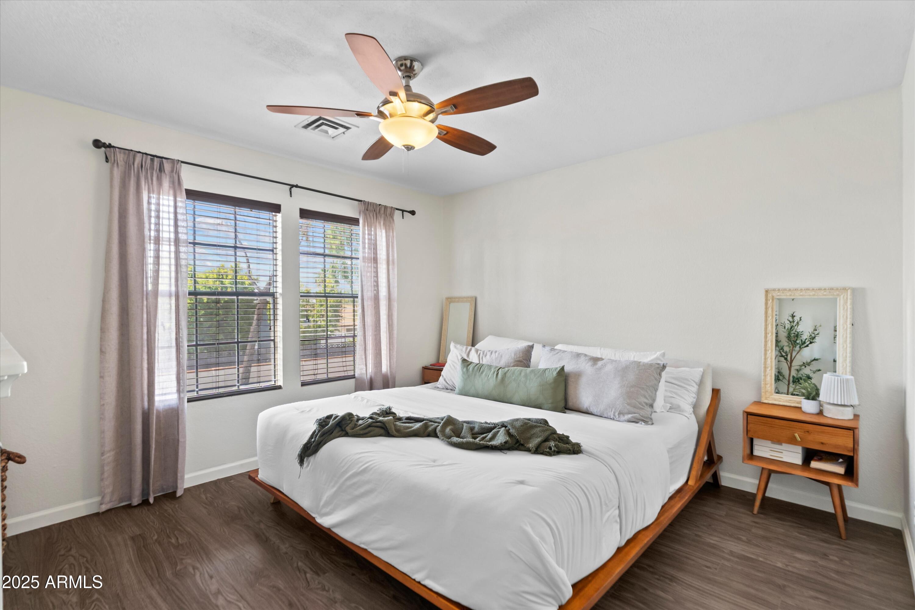 2333 E Southern Avenue, 2067