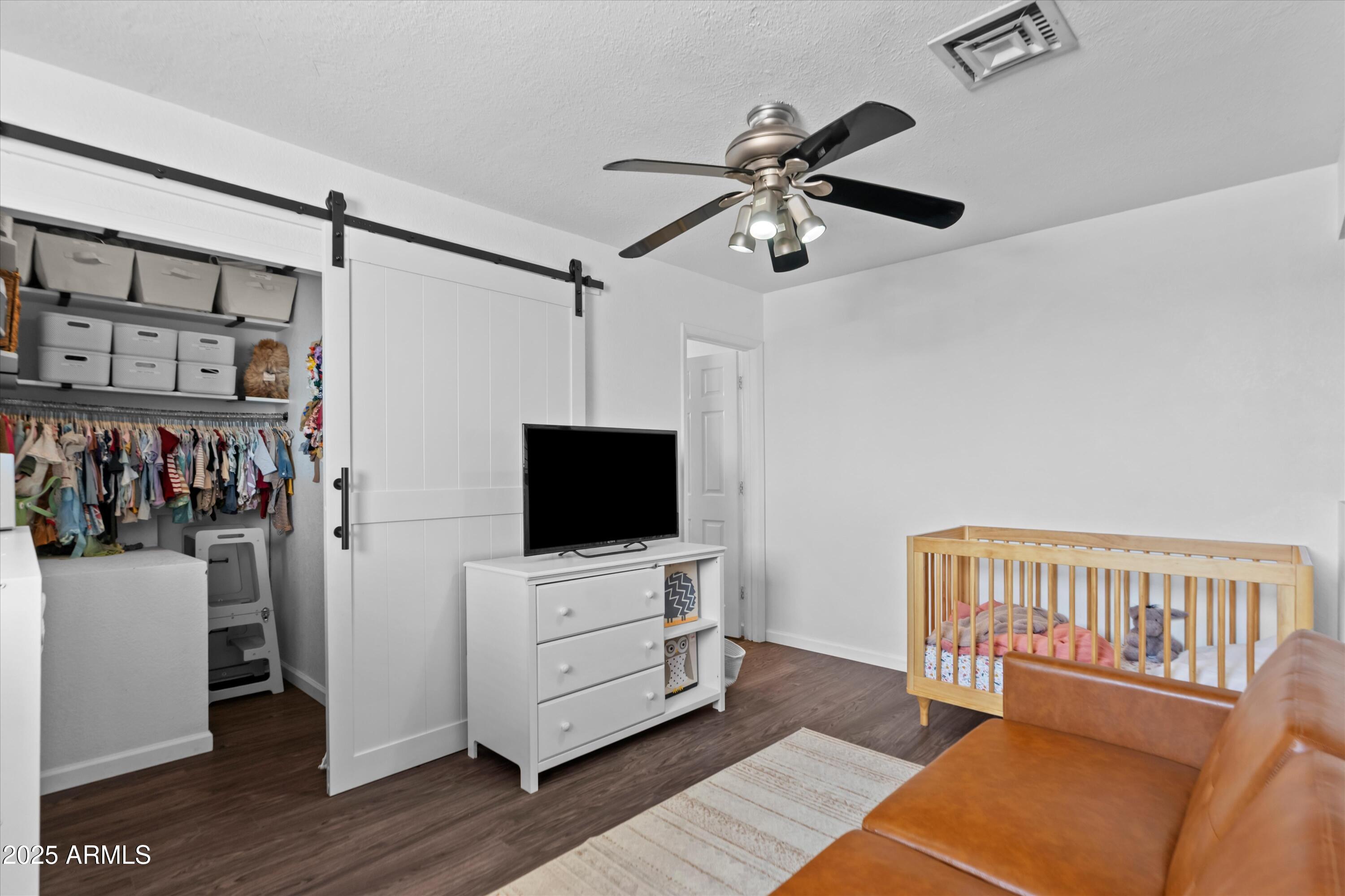 2333 E Southern Avenue, 2067