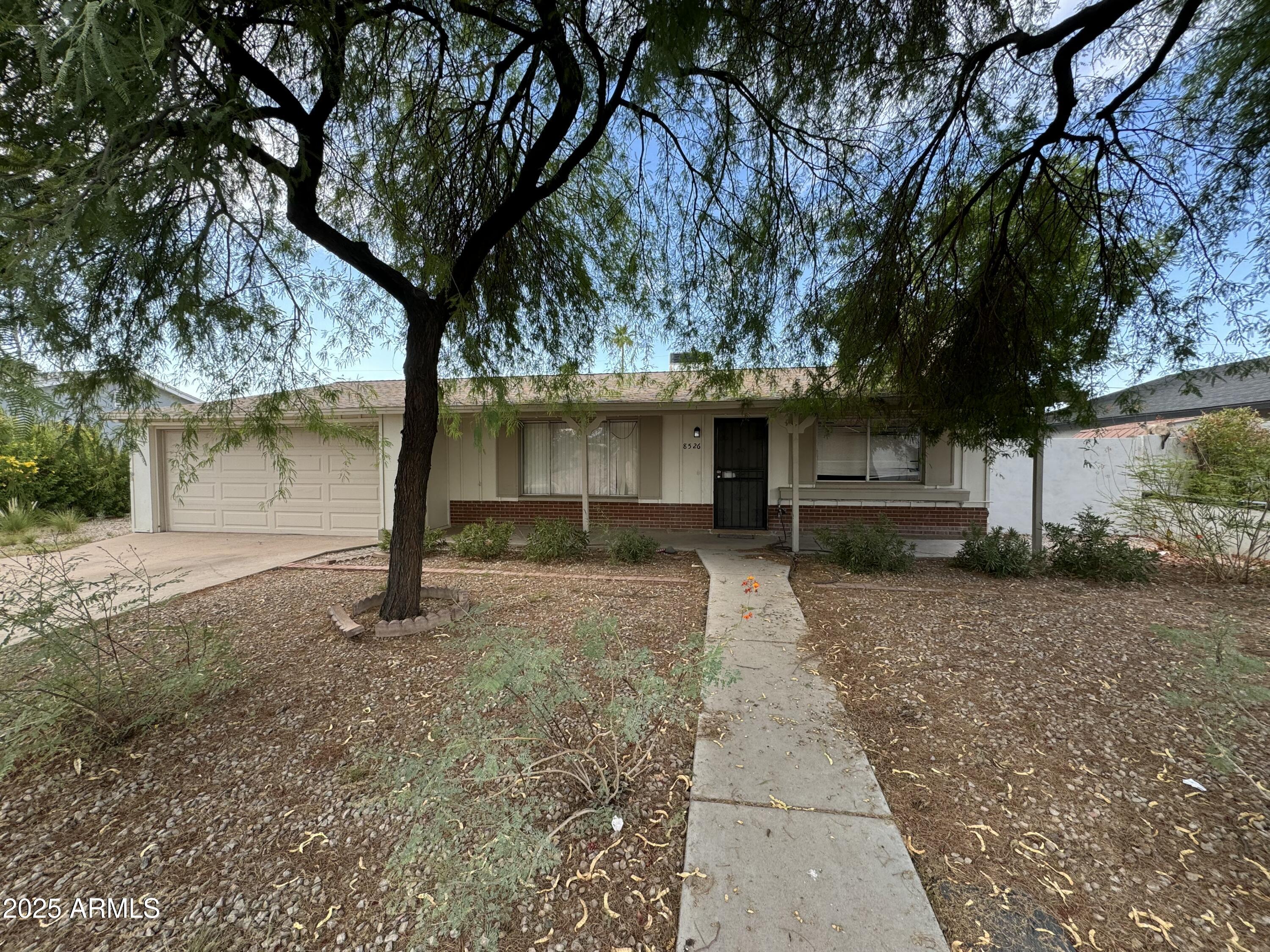 8526 E INDIANOLA Avenue