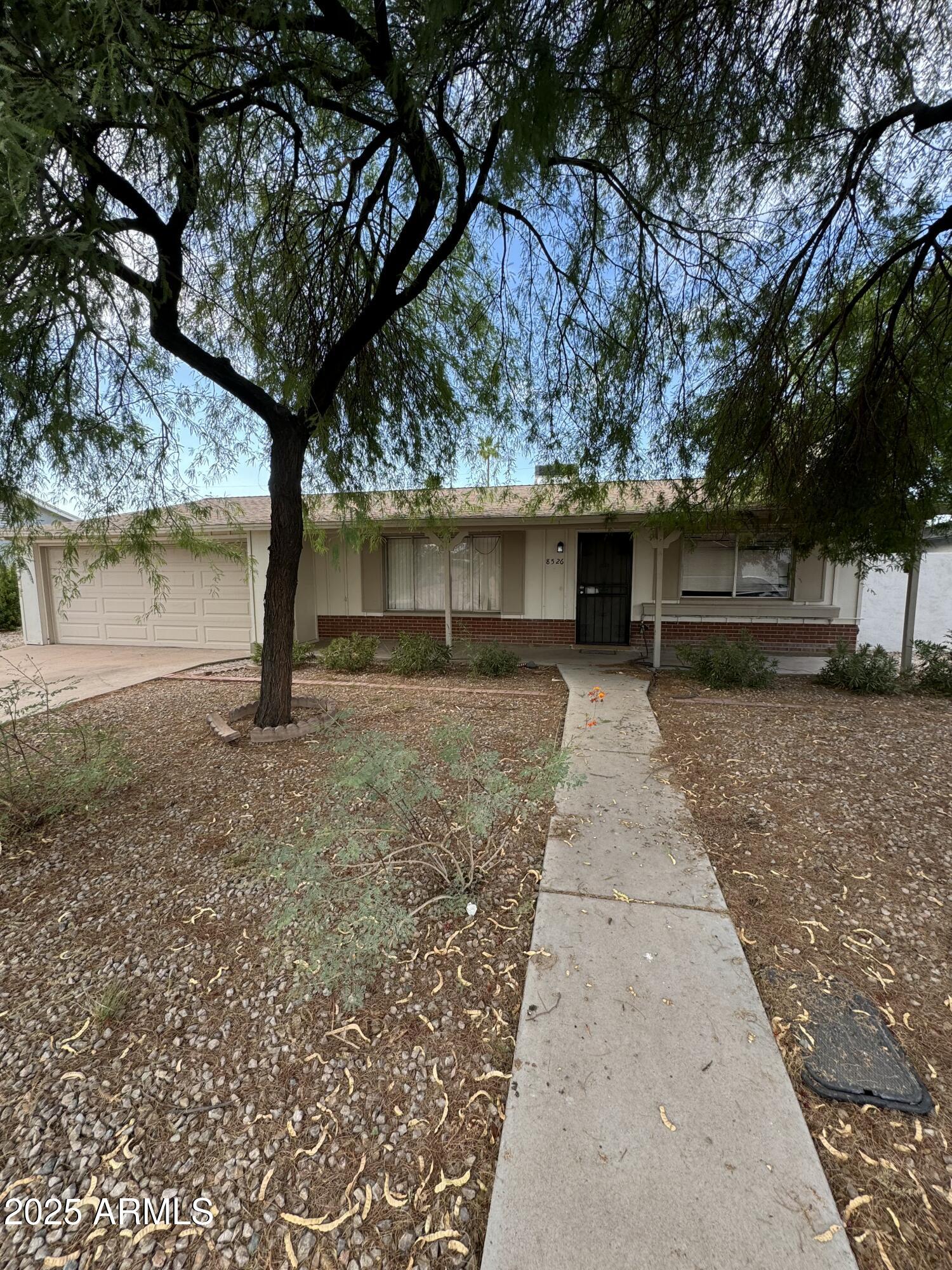 8526 E INDIANOLA Avenue