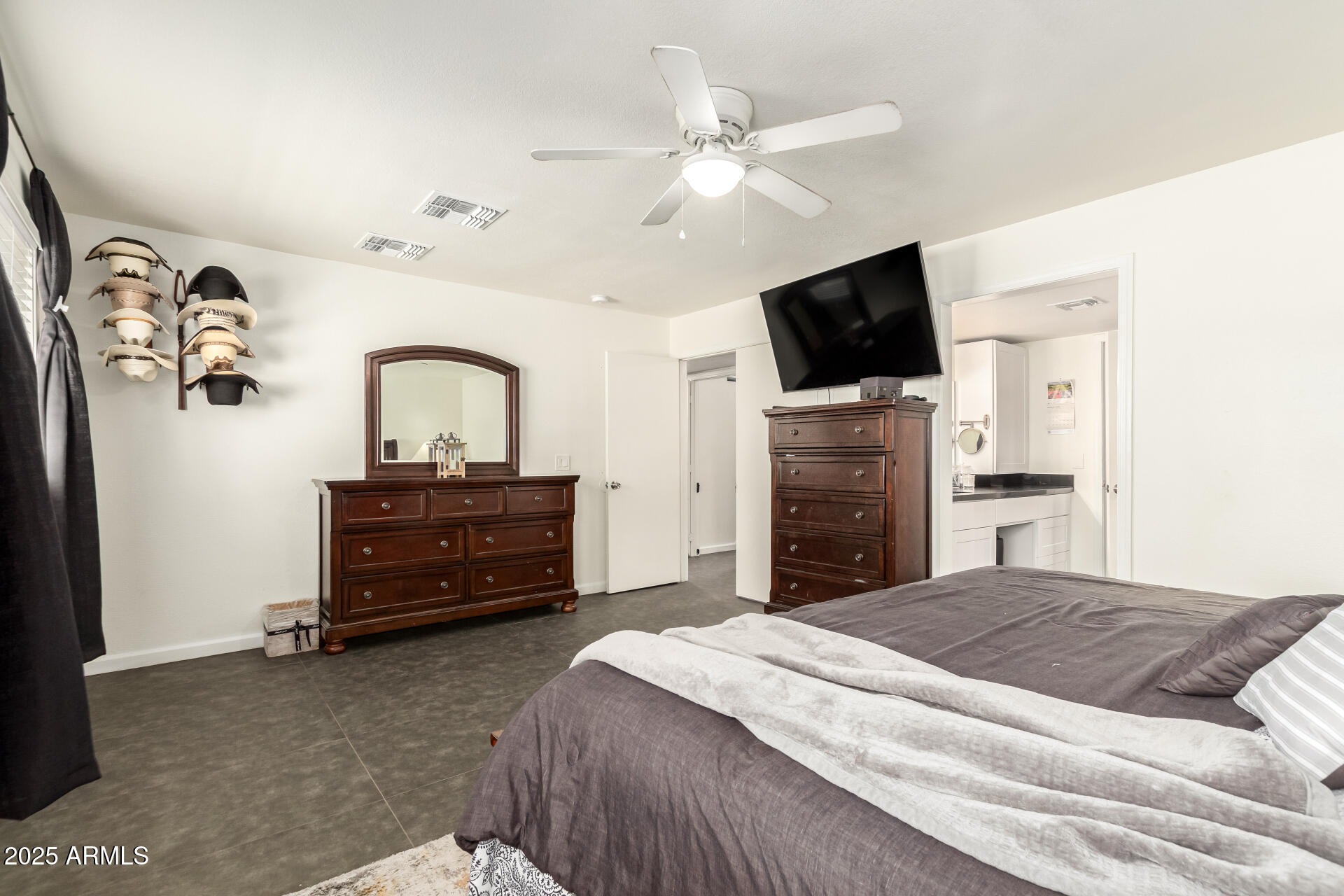 8830 W VERNON Avenue