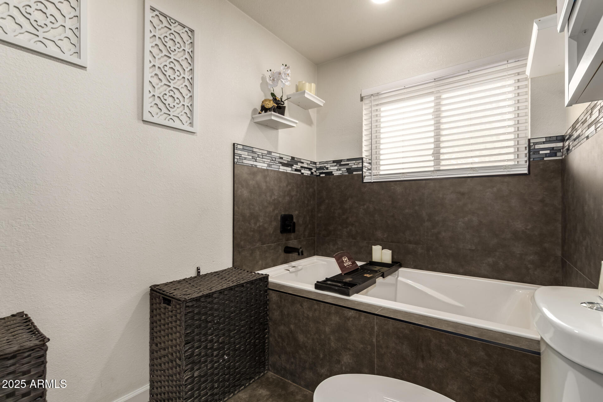 8830 W VERNON Avenue