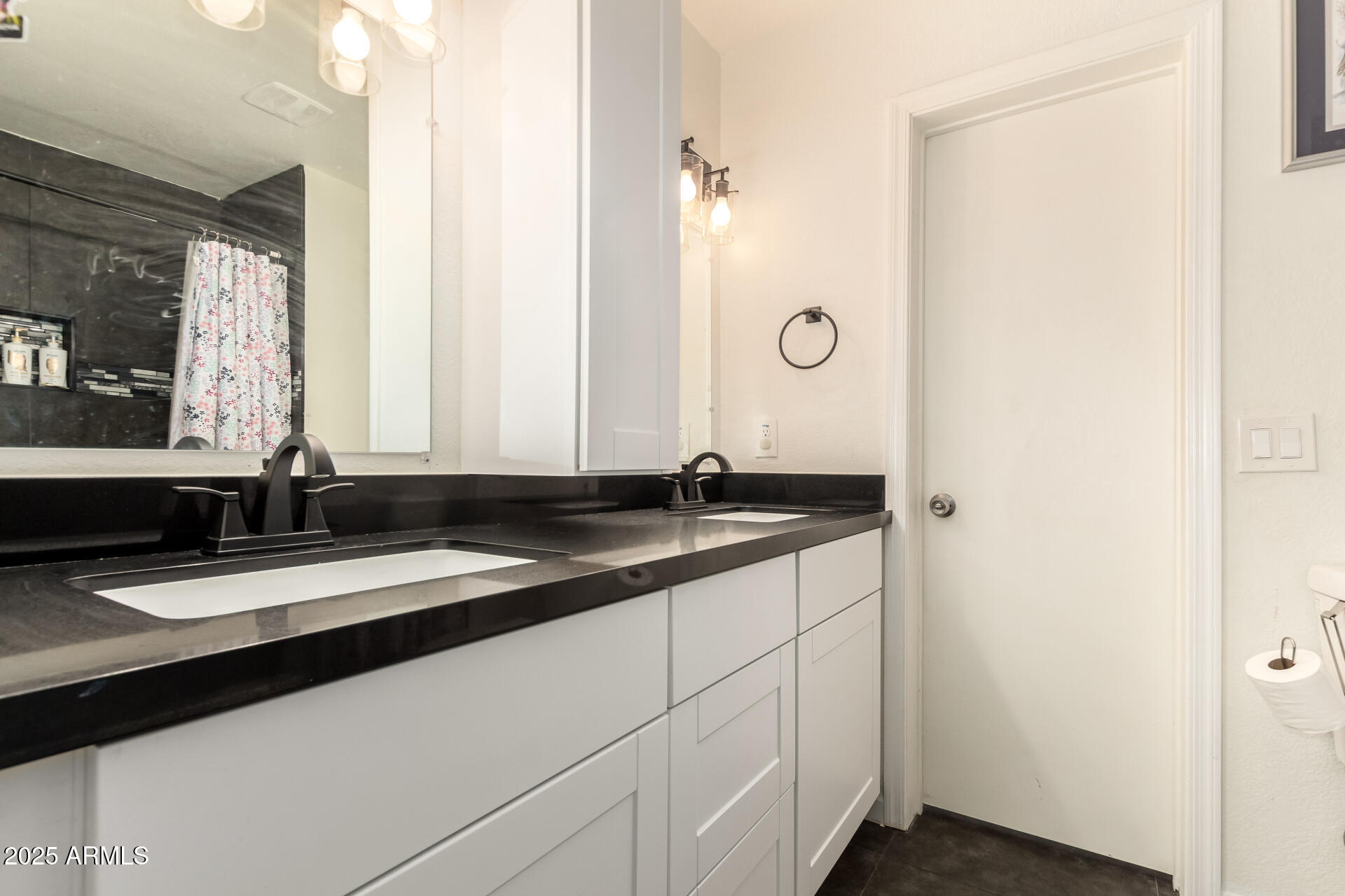 8830 W VERNON Avenue