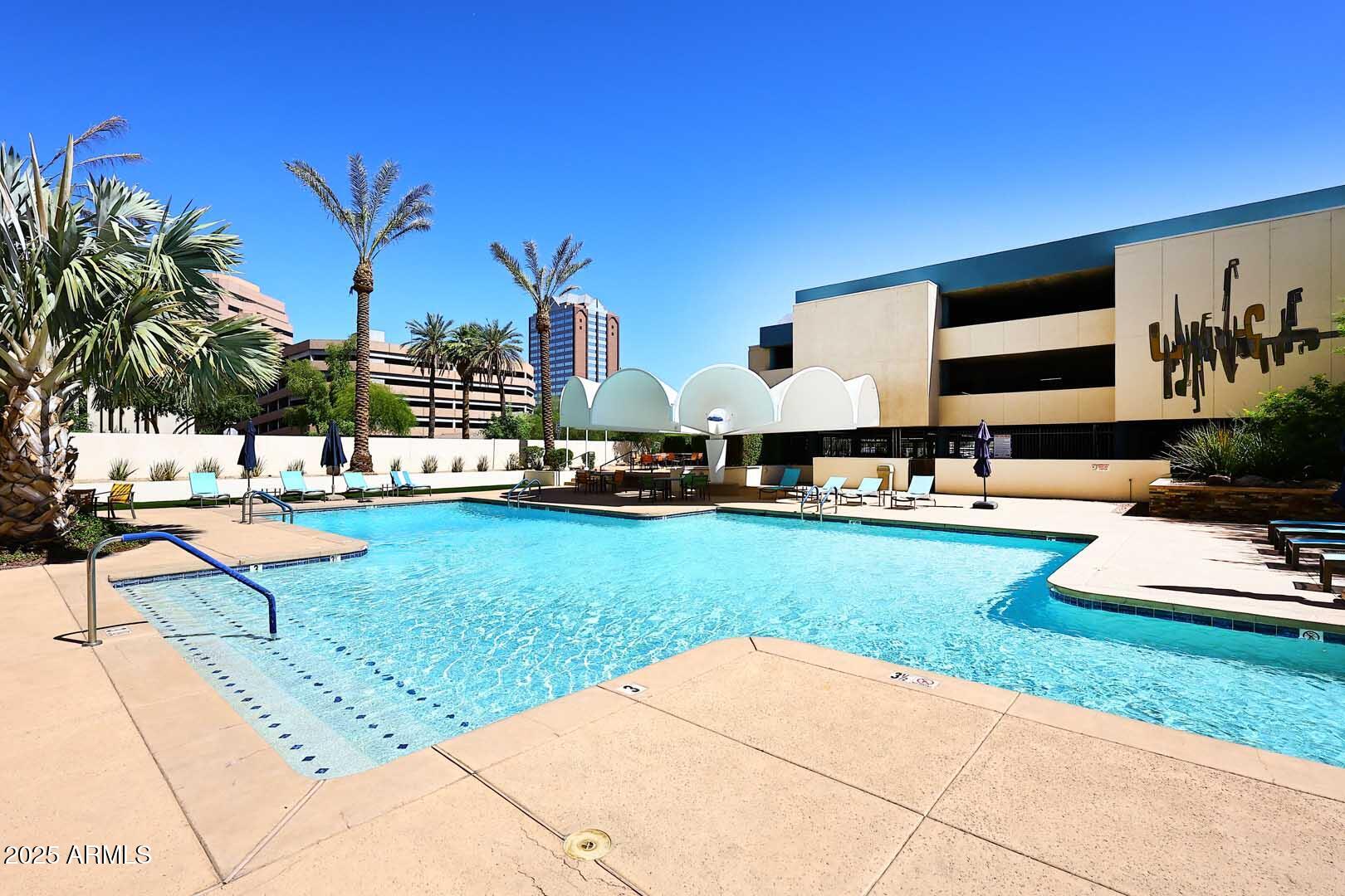 207 W CLARENDON Avenue, 2A