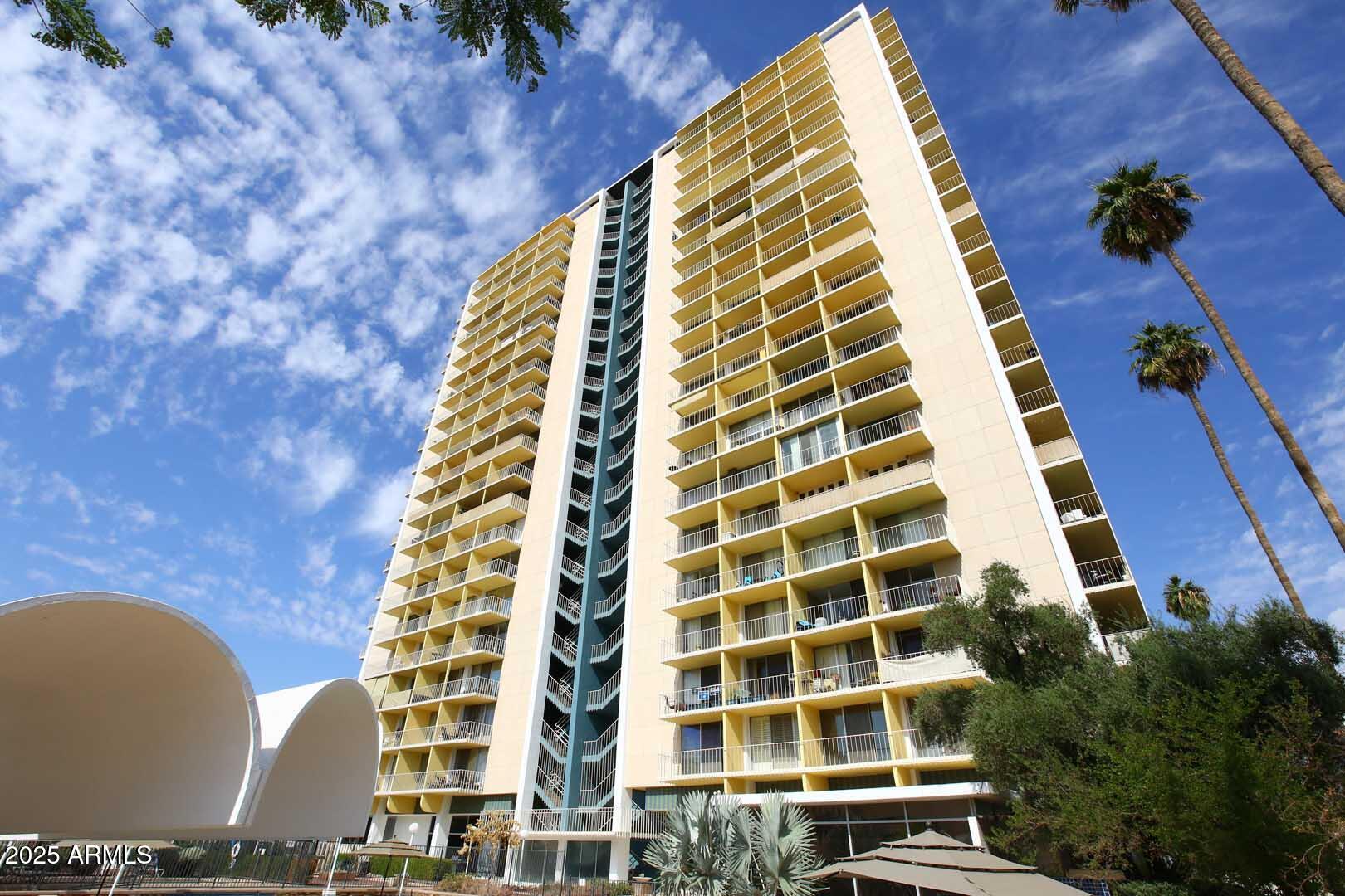 207 W CLARENDON Avenue, 2A