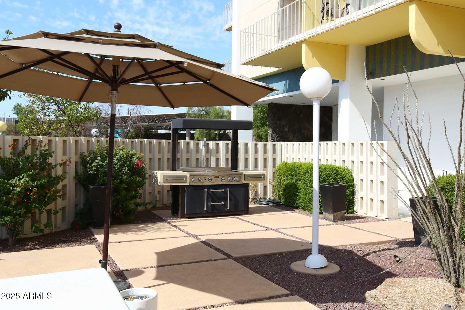 207 W CLARENDON Avenue, 2A