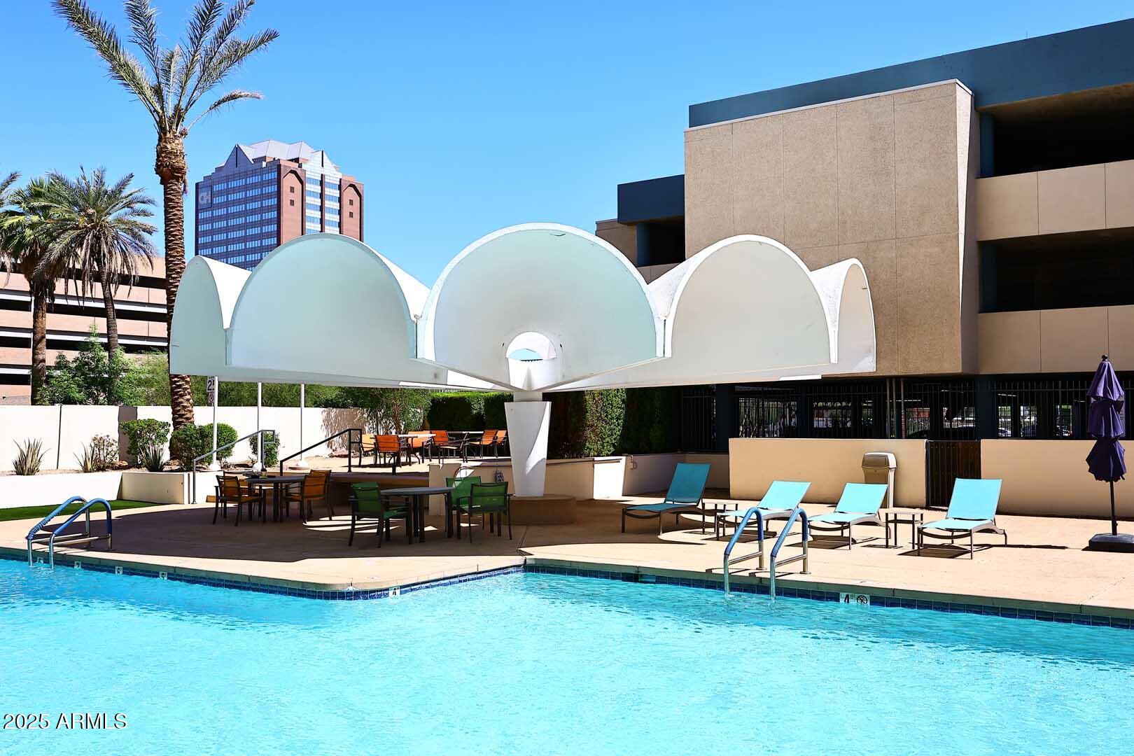 207 W CLARENDON Avenue, 2A