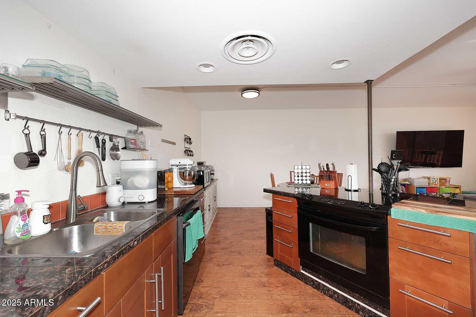 207 W CLARENDON Avenue, 2A