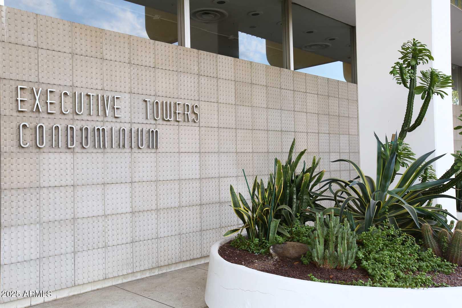 207 W CLARENDON Avenue, 2A