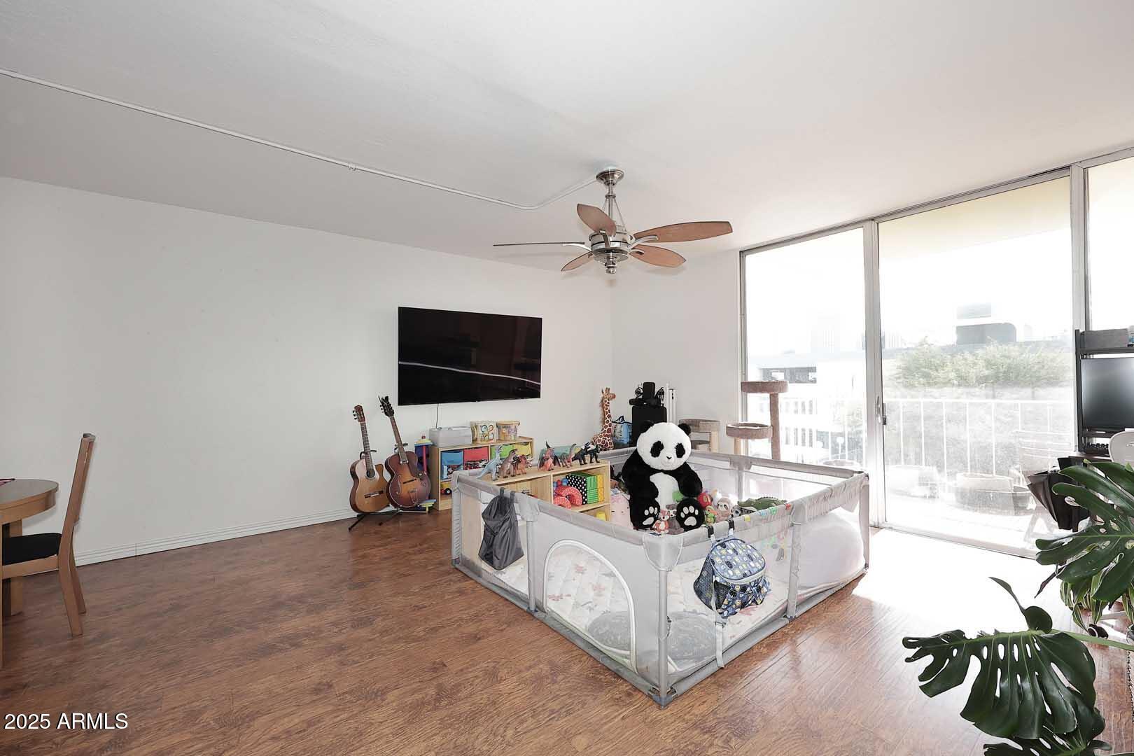 207 W CLARENDON Avenue, 2A