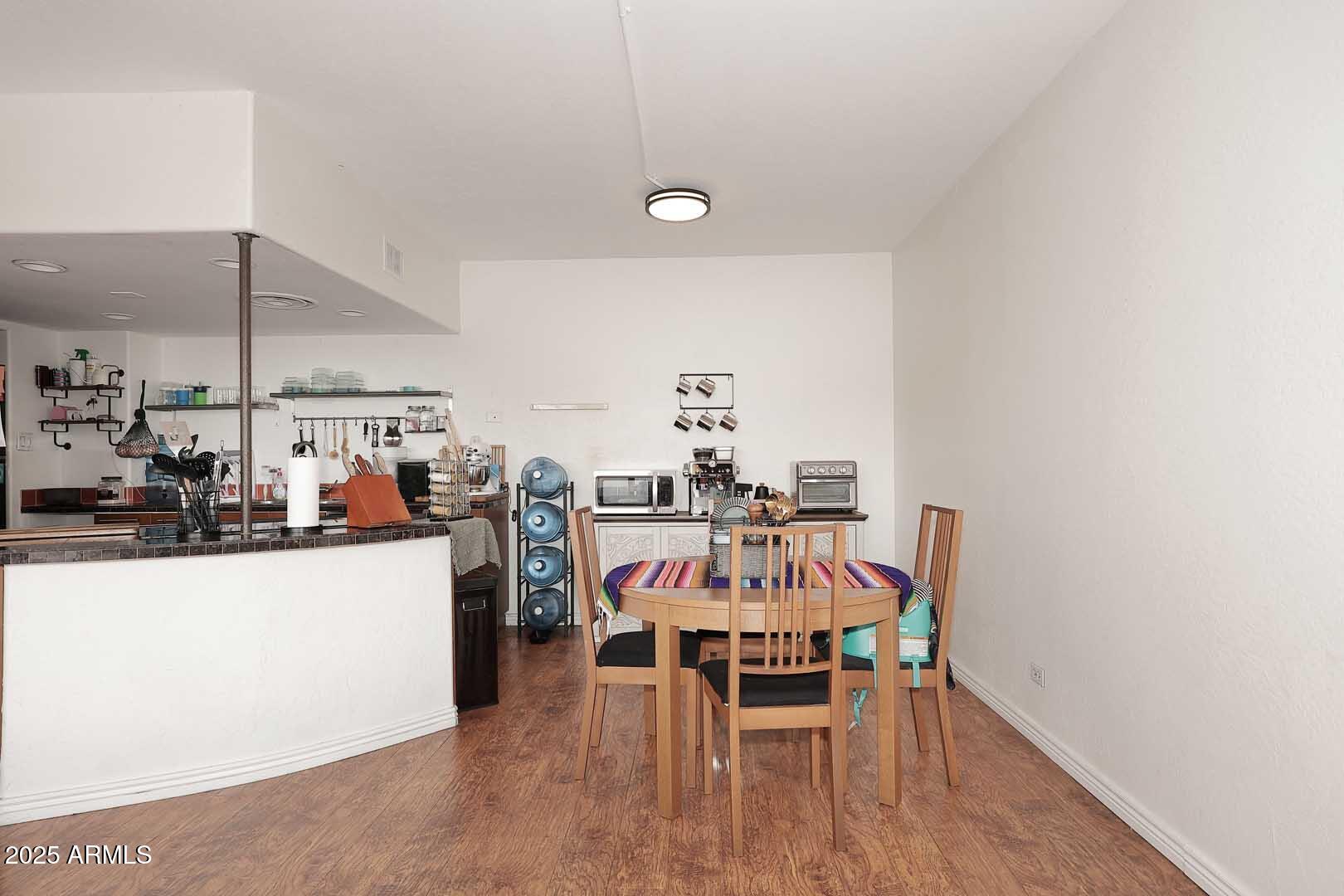 207 W CLARENDON Avenue, 2A